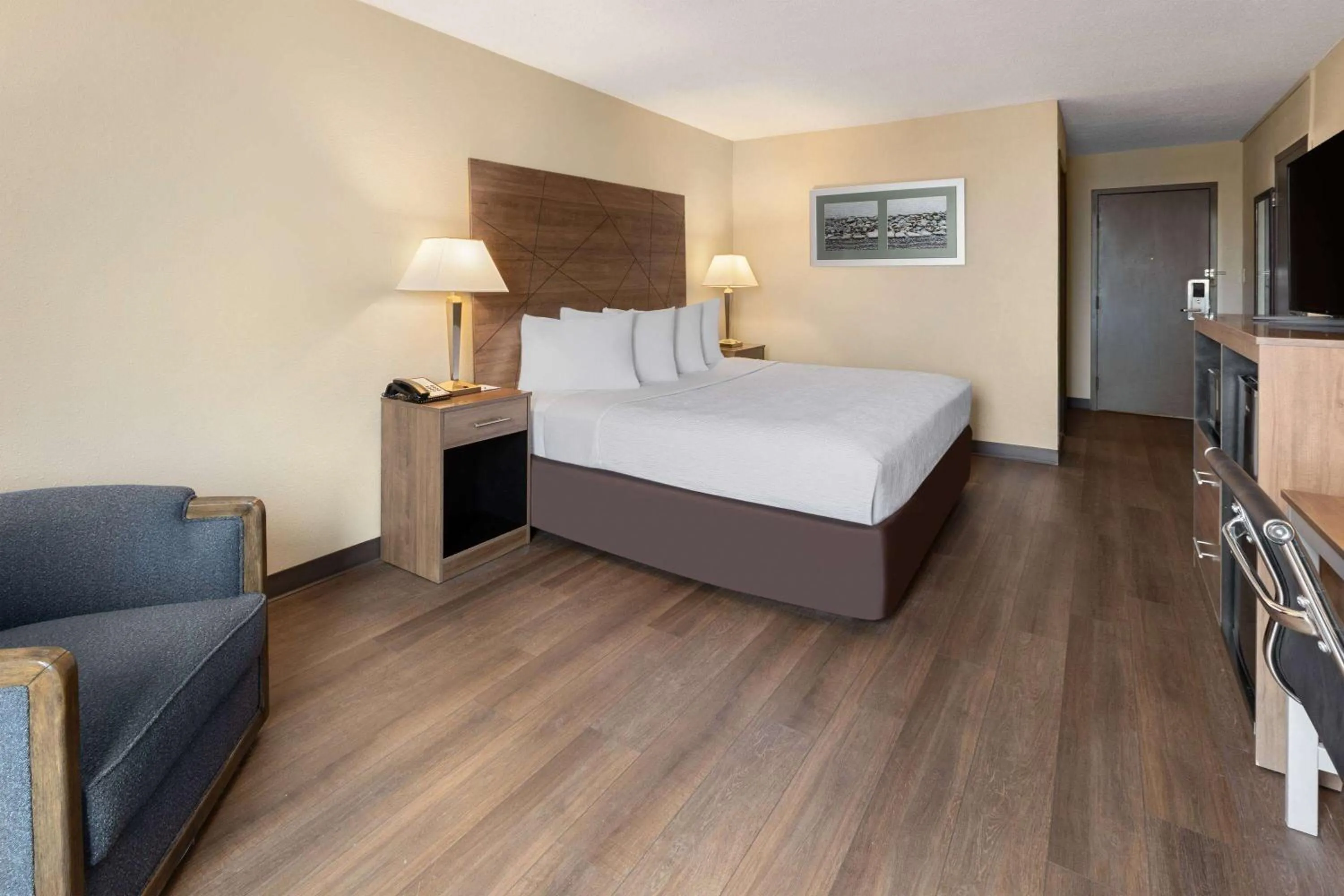 Photo of the whole room, Bed in Wingate by Wyndham Troy