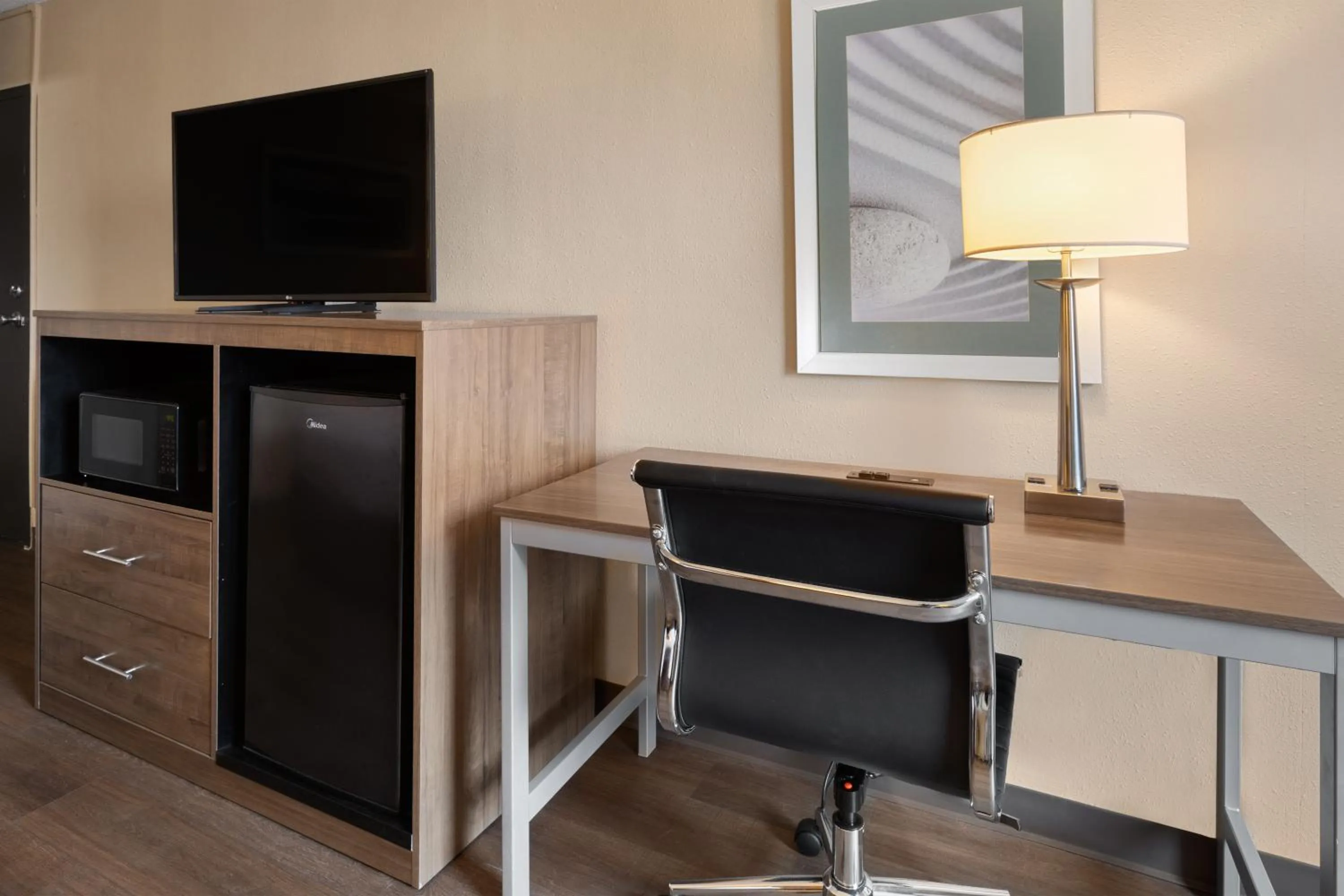 furniture in Wingate by Wyndham Troy