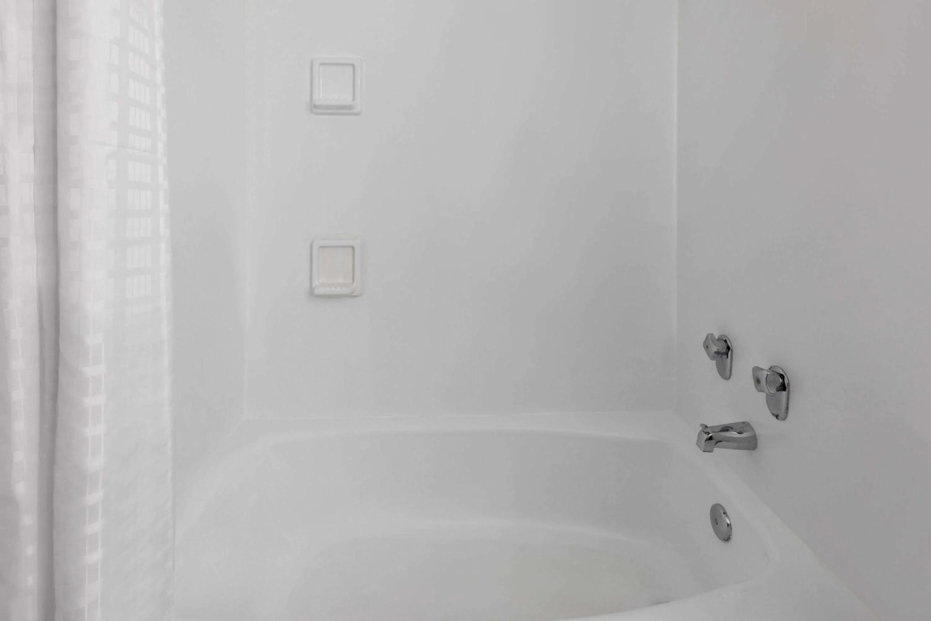 TV and multimedia in Wingate by Wyndham Troy