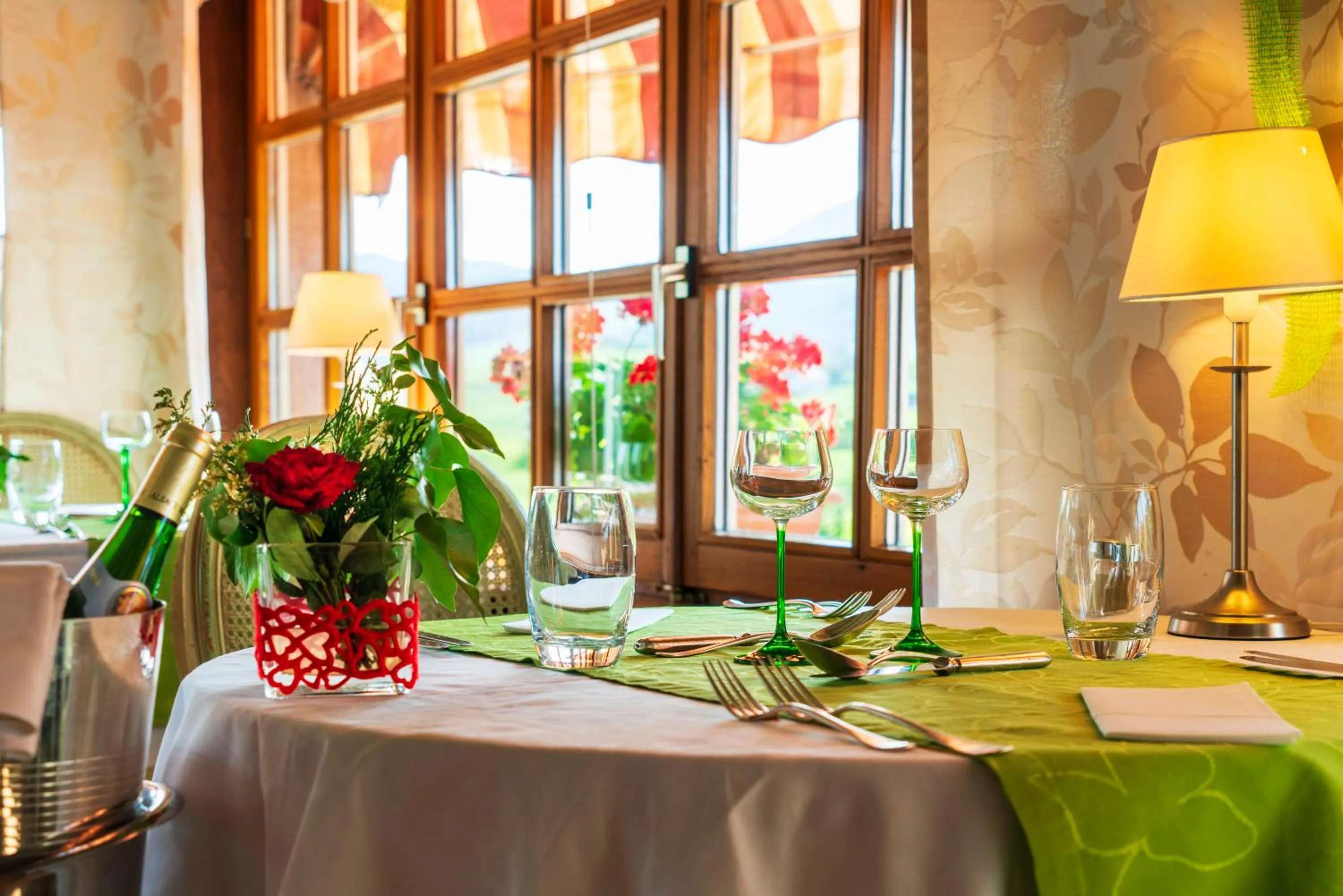 Restaurant/places to eat in Hotel Munsch Restaurant & Wellness, Colmar Nord - Haut-Koenigsbourg