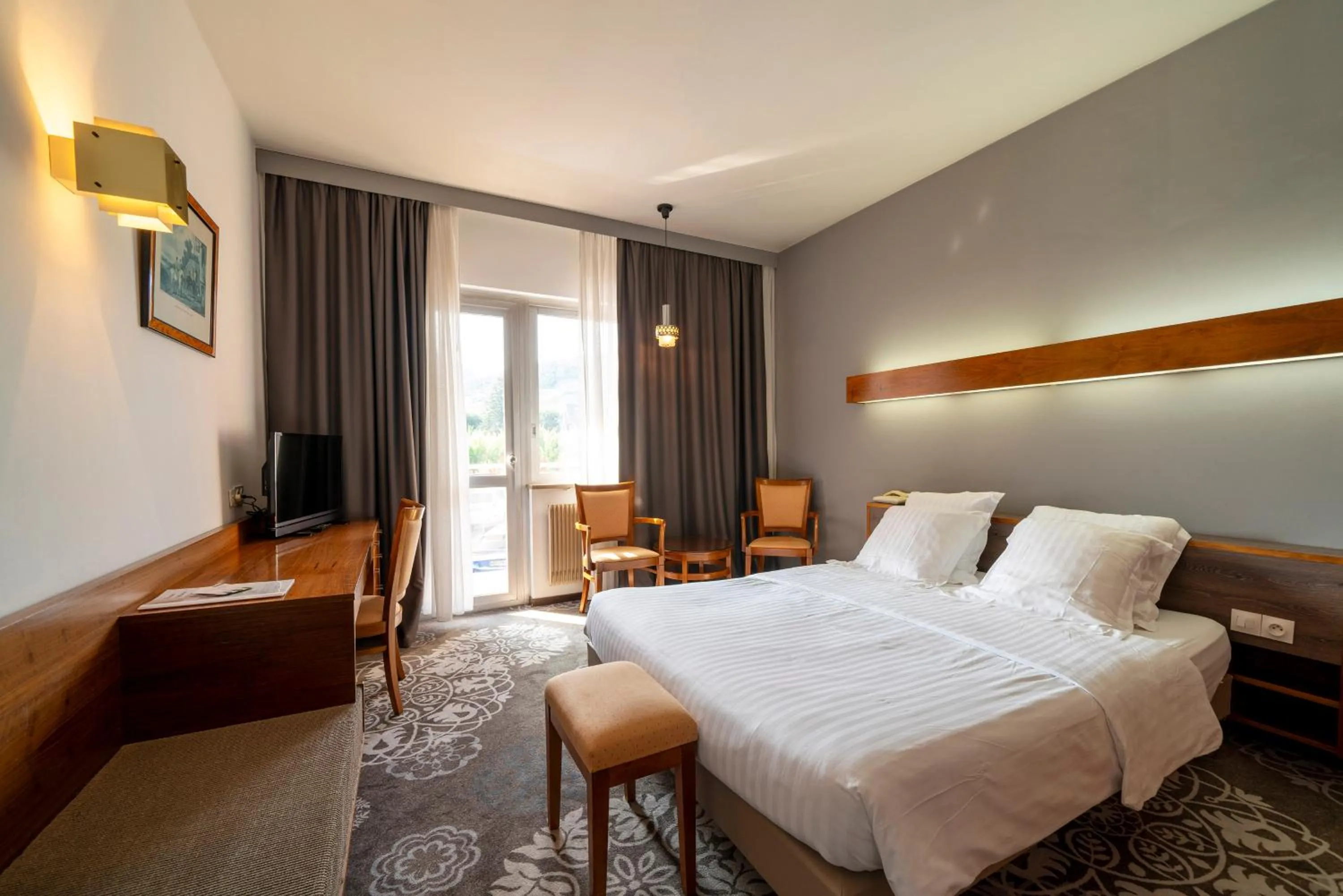 Bed in Hotel Munsch Restaurant & Wellness, Colmar Nord - Haut-Koenigsbourg