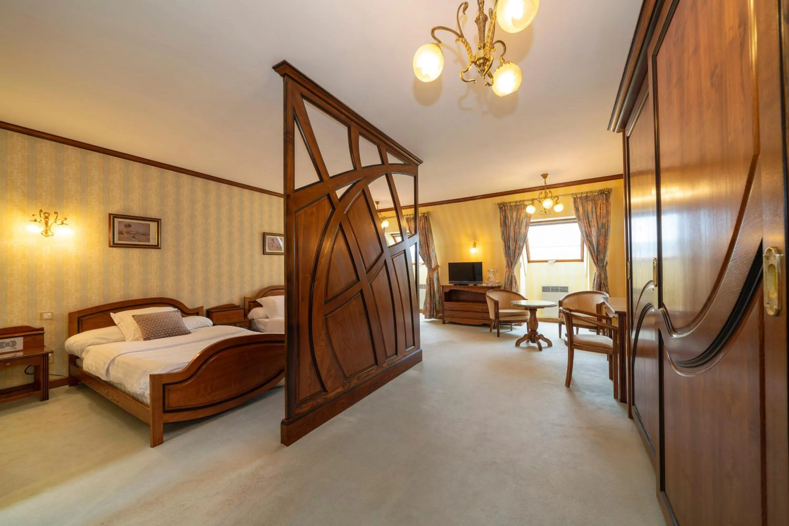 Bed in Hotel Munsch Restaurant & Wellness, Colmar Nord - Haut-Koenigsbourg