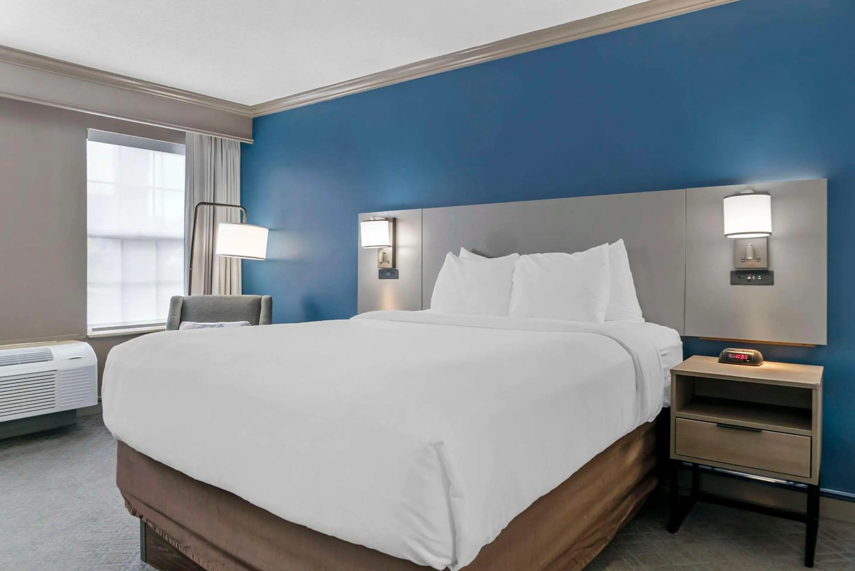 Bedroom, Bed in Comfort Inn Plainwell