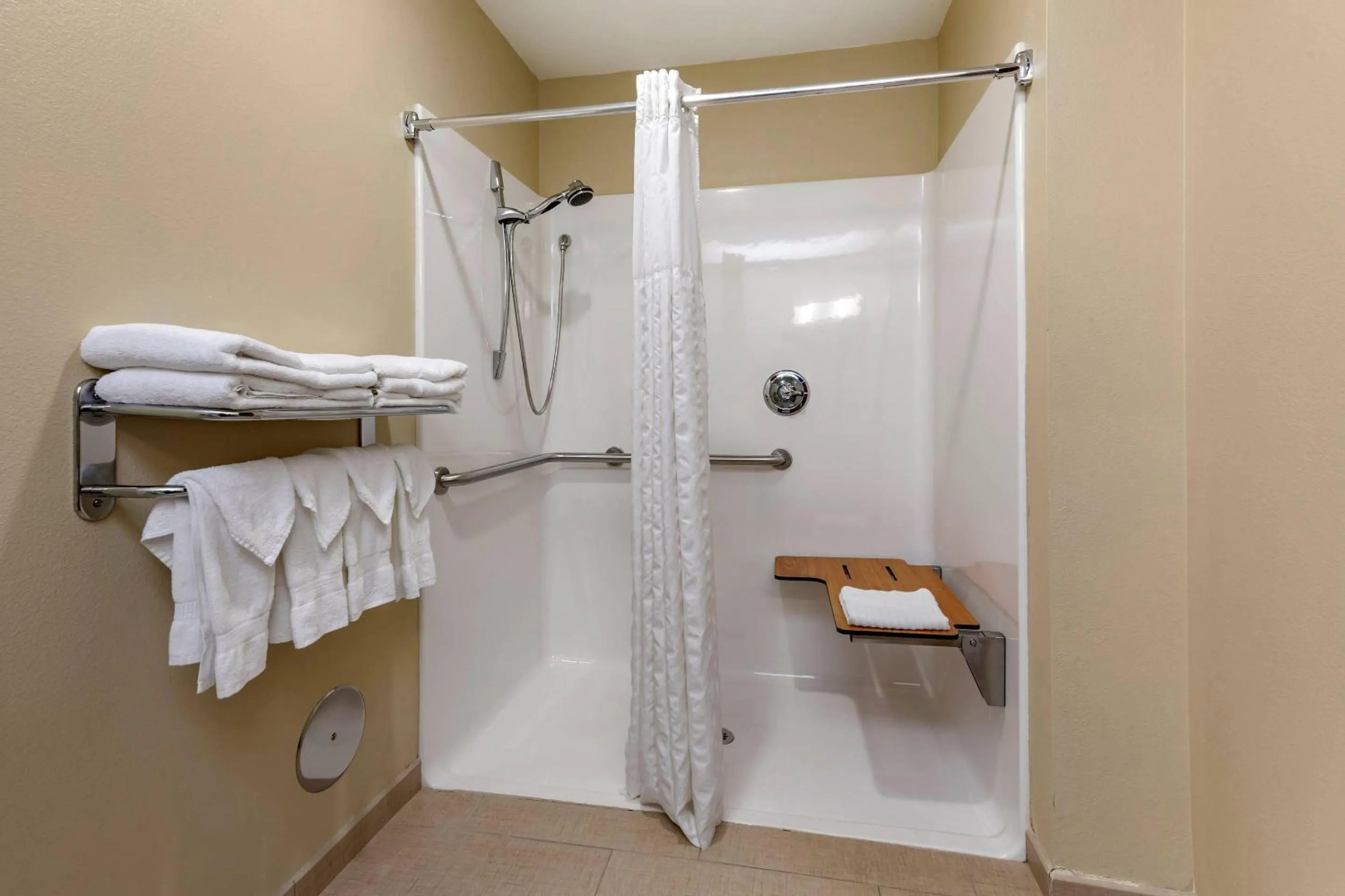 Bedroom in Comfort Suites Marquette