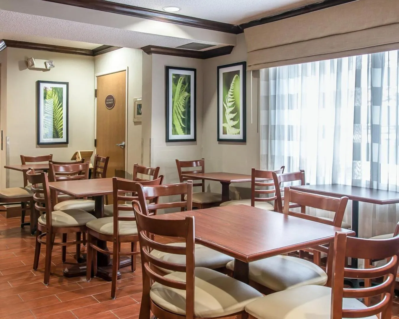 Restaurant/places to eat in Baymont by Wyndham Flat Rock