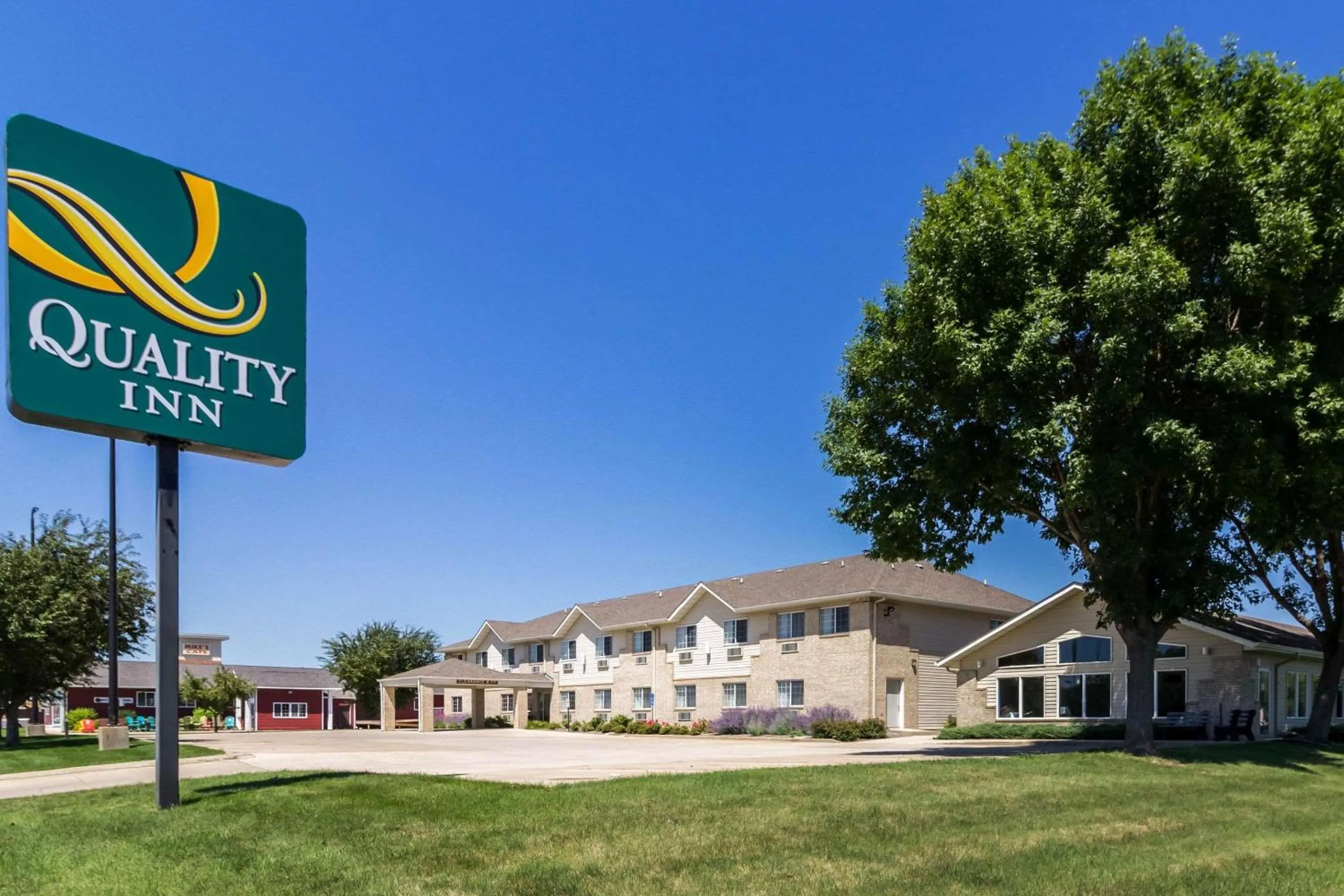 Property building in Quality Inn Marshall near University