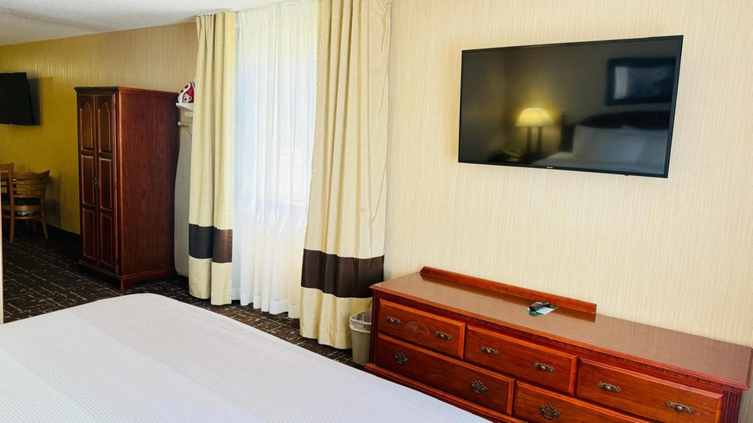 Bed in Quality Inn Marshall near University