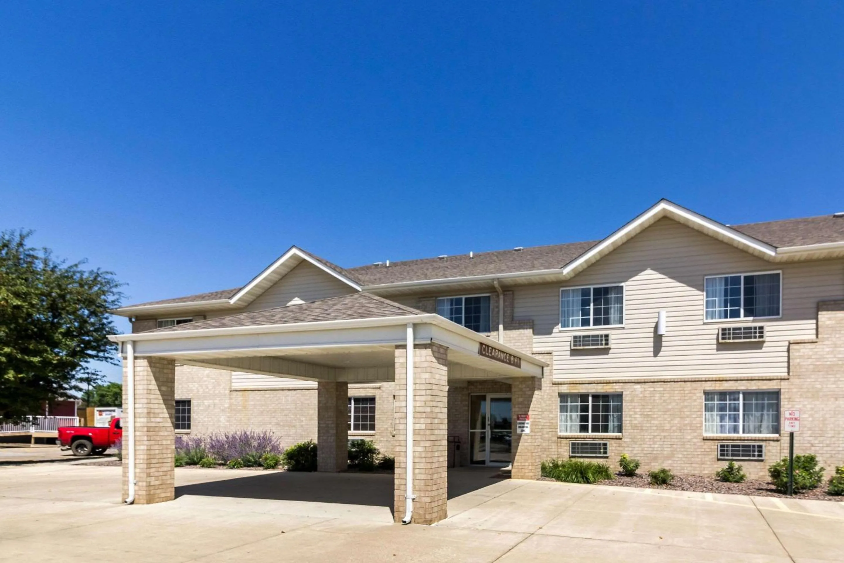 Property building in Quality Inn Marshall near University