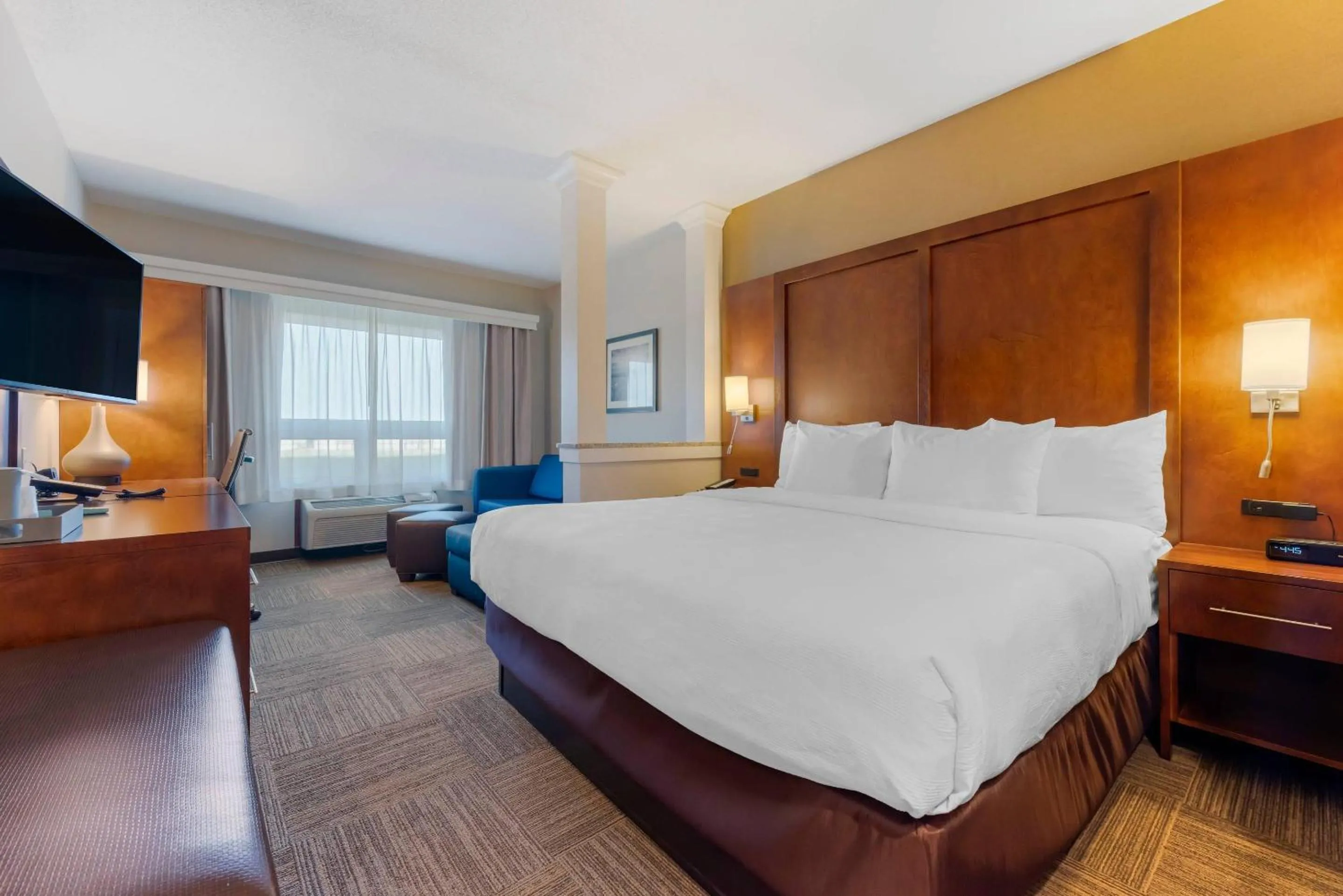 Bedroom, Bed in Lift Bridge Lodge, an Ascend Collection Hotel