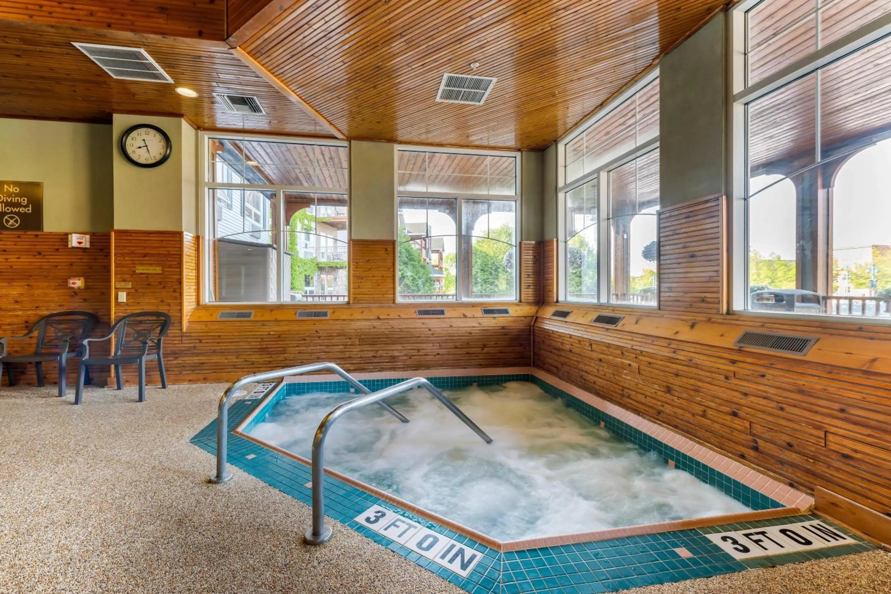 Swimming pool in Lift Bridge Lodge, an Ascend Collection Hotel