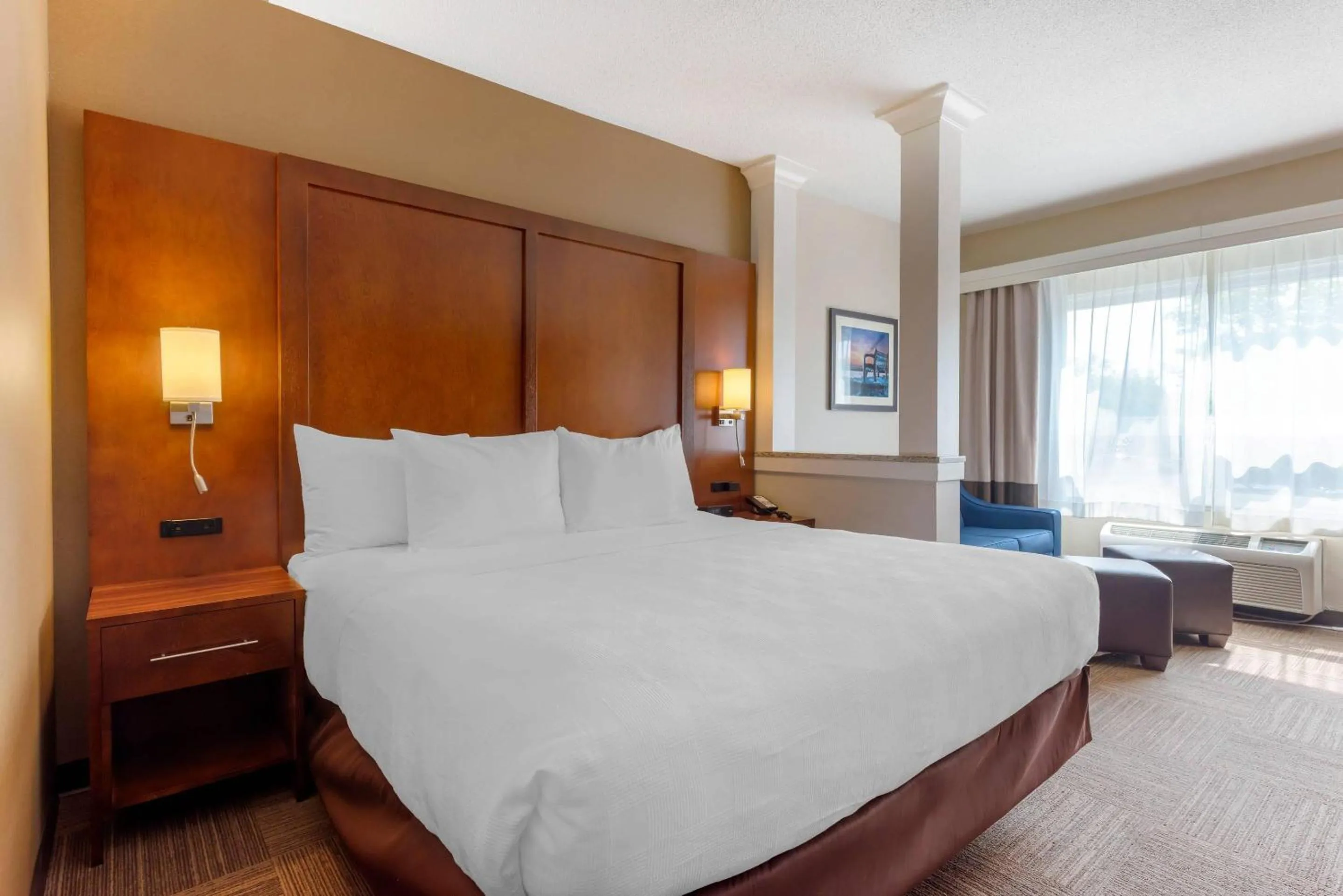 Bedroom, Bed in Lift Bridge Lodge, an Ascend Collection Hotel