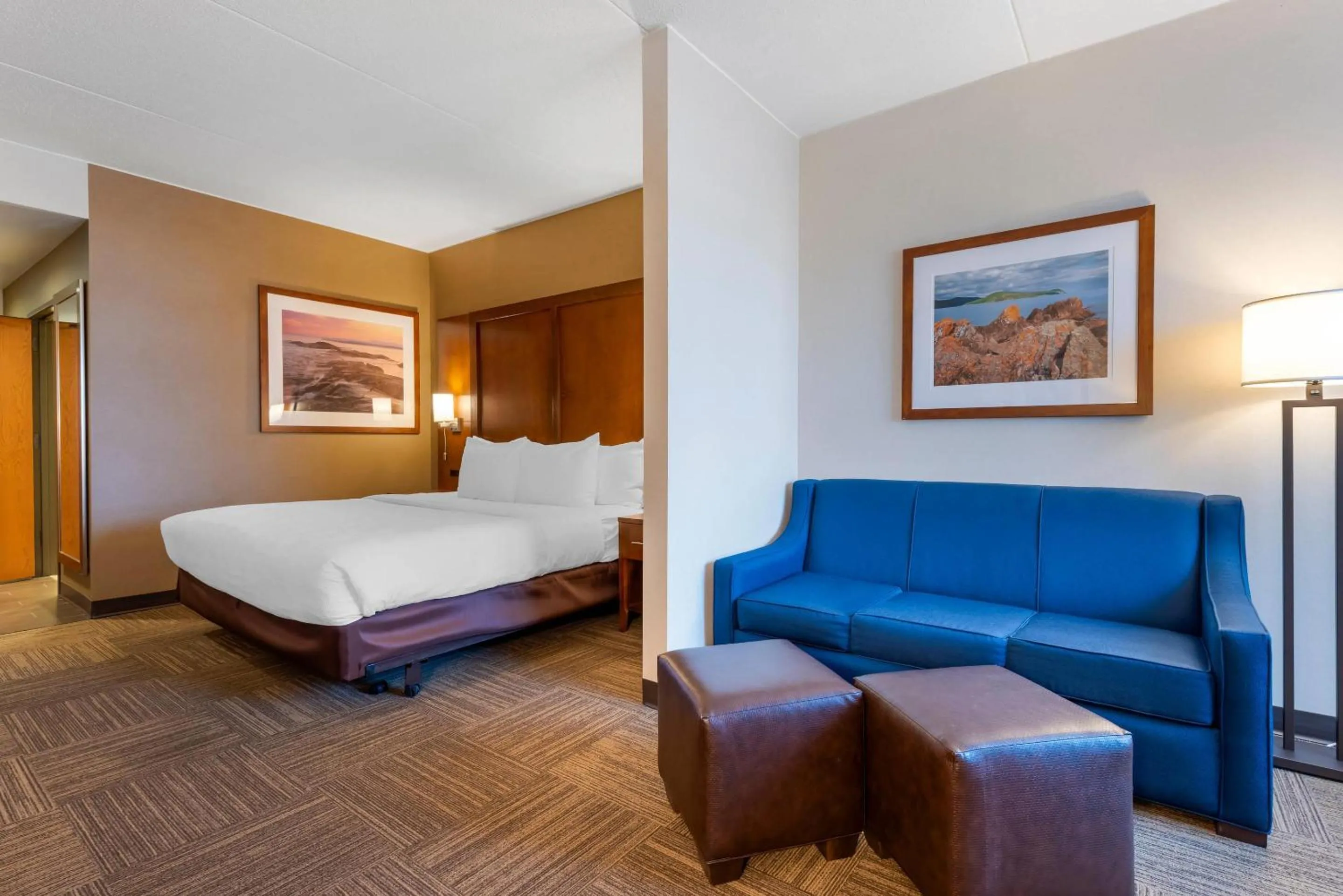 Bedroom, Bed in Lift Bridge Lodge, an Ascend Collection Hotel