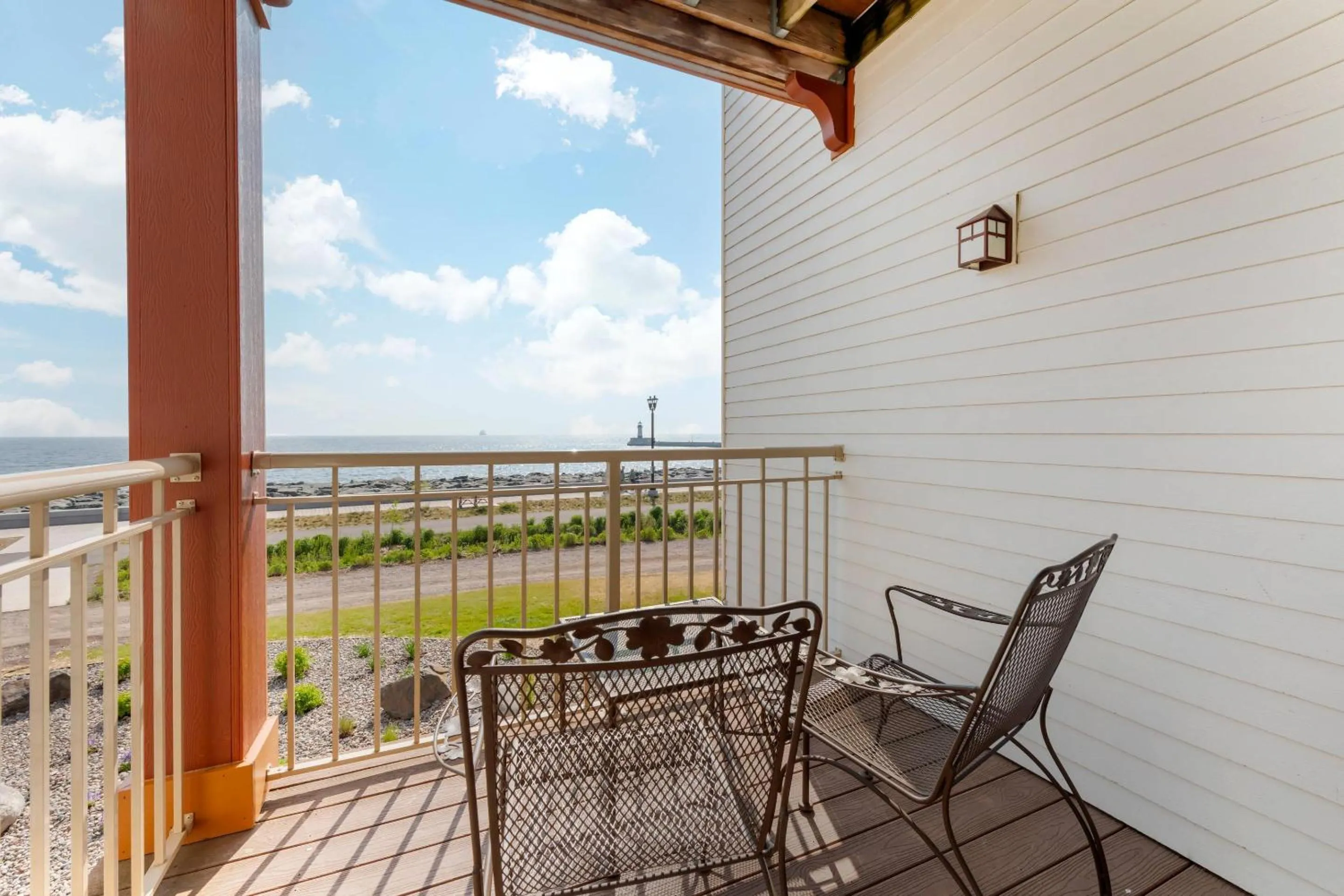 Bedroom in Lift Bridge Lodge, an Ascend Collection Hotel