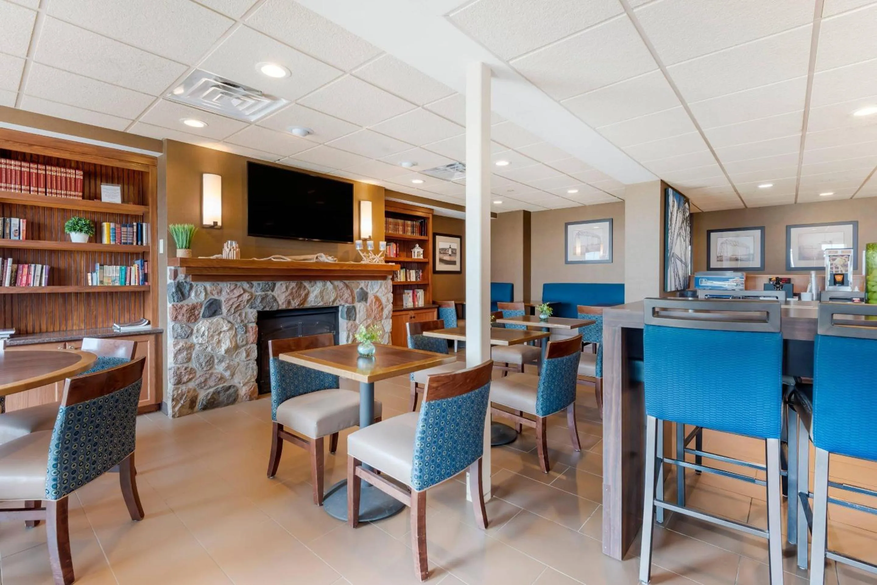 Breakfast in Lift Bridge Lodge, an Ascend Collection Hotel