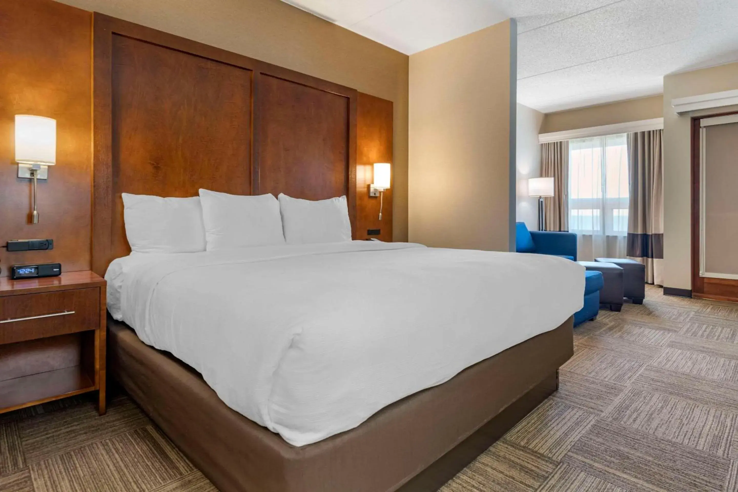 King Suite with Sofa Bed and Balcony - Lake View in Lift Bridge Lodge, an Ascend Collection Hotel King Suite with Sofa Bed and Balcony - Lake View in Lift Bridge Lodge, an Ascend Collection Hotel