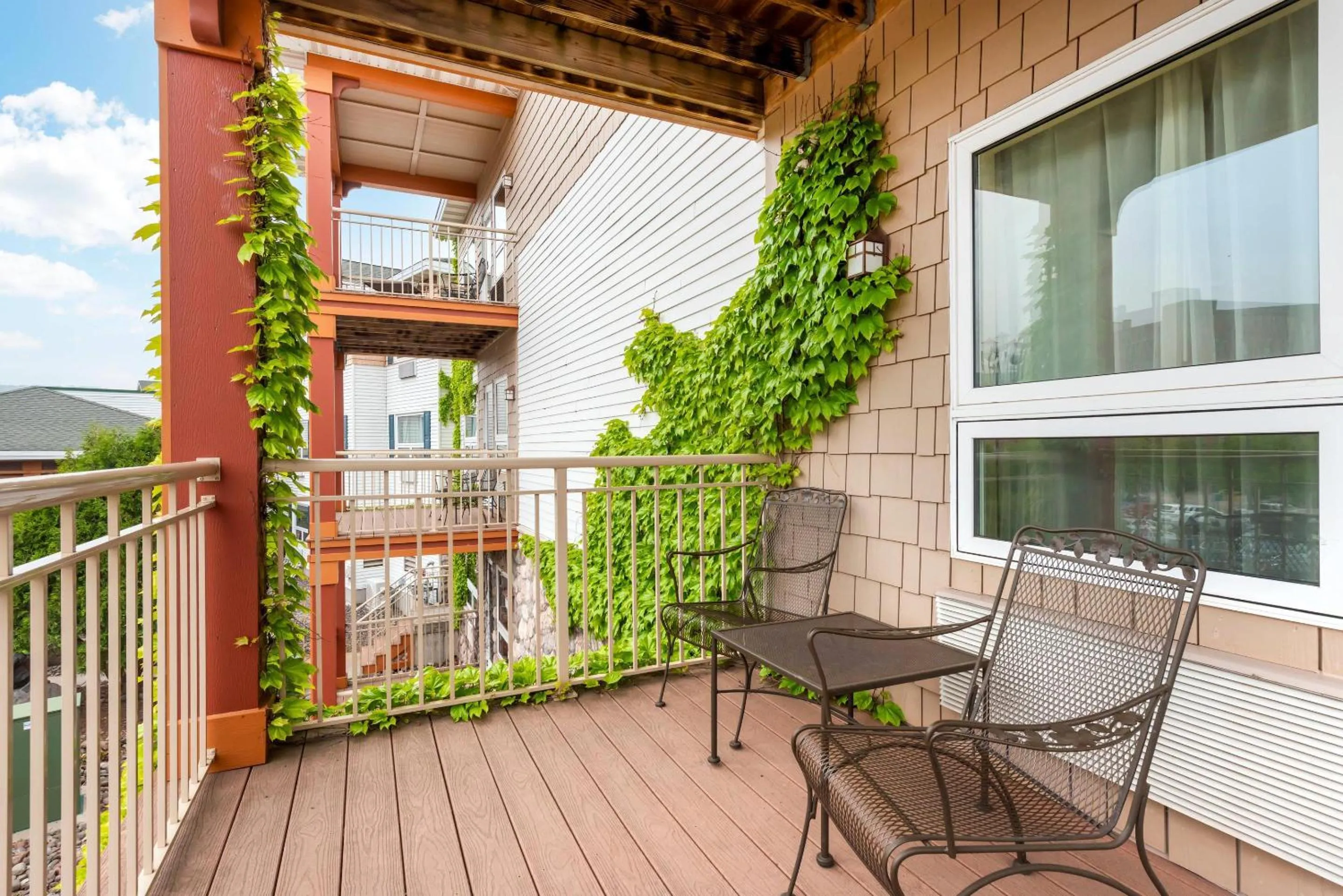 Bedroom in Lift Bridge Lodge, an Ascend Collection Hotel