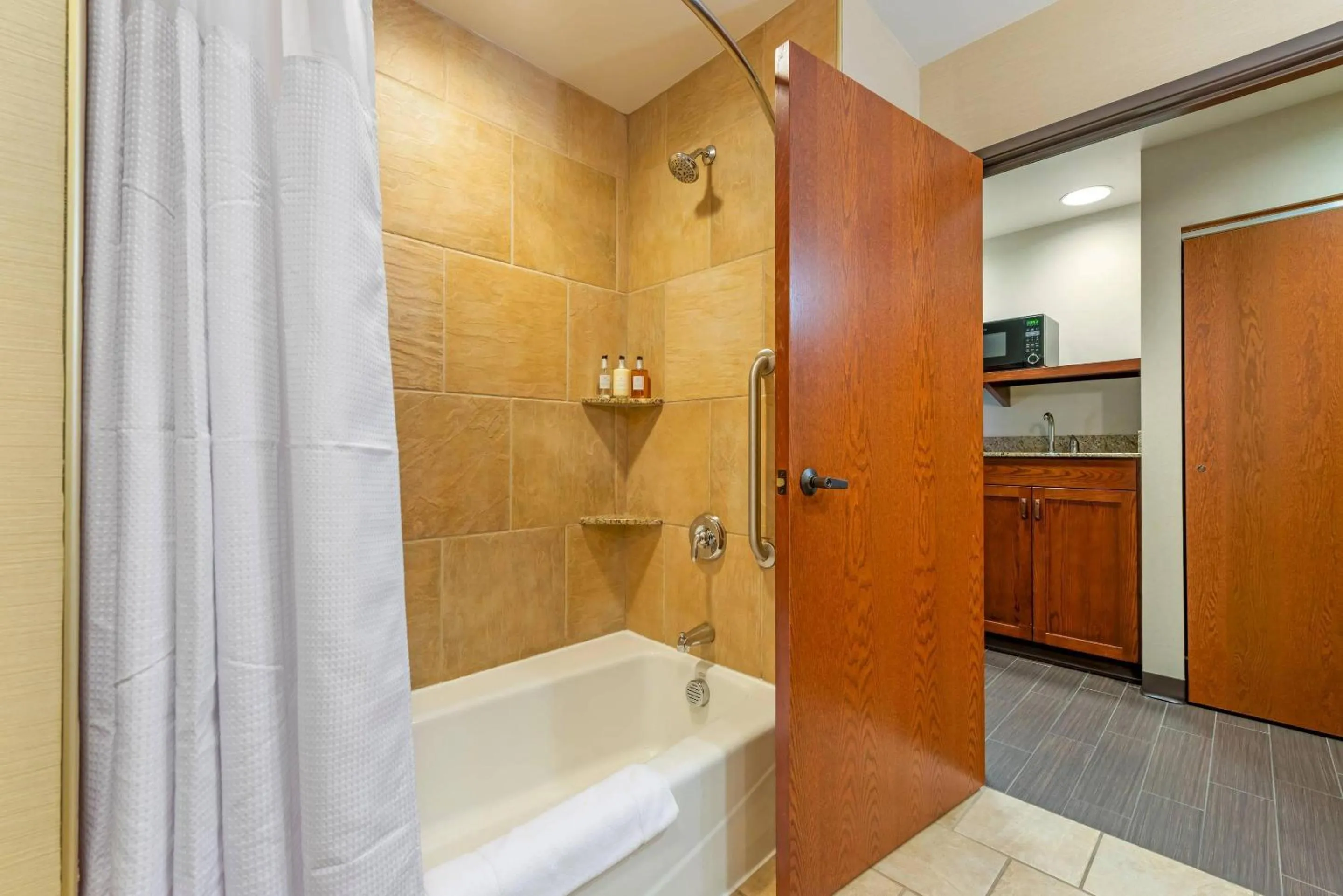 Bedroom in Lift Bridge Lodge, an Ascend Collection Hotel