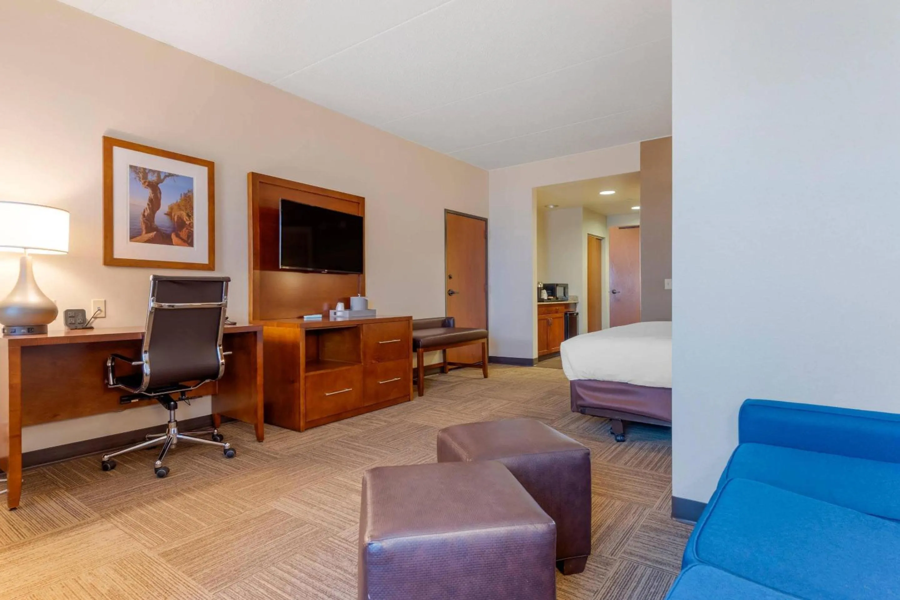 Bedroom in Lift Bridge Lodge, an Ascend Collection Hotel