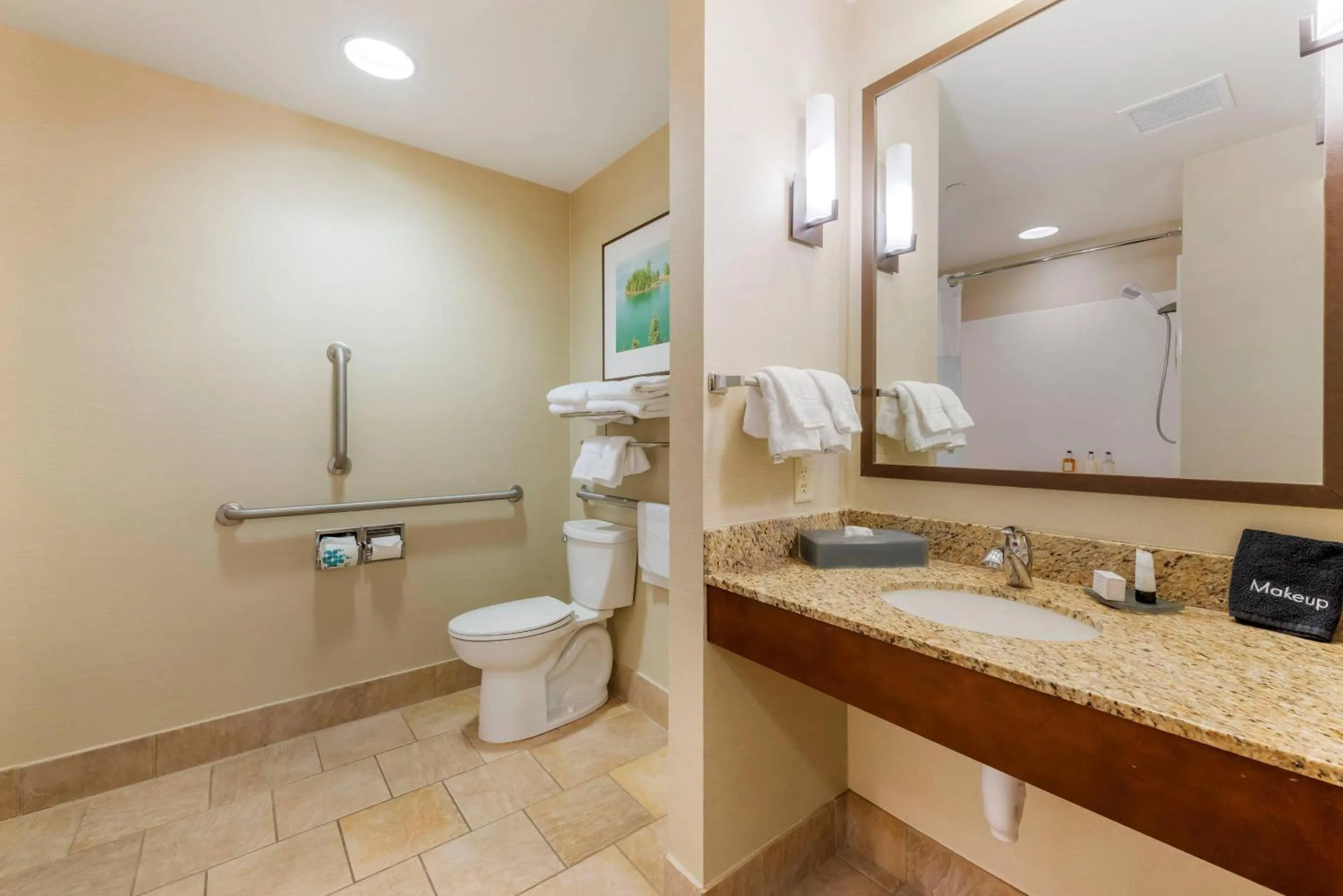 Bedroom in Lift Bridge Lodge, an Ascend Collection Hotel