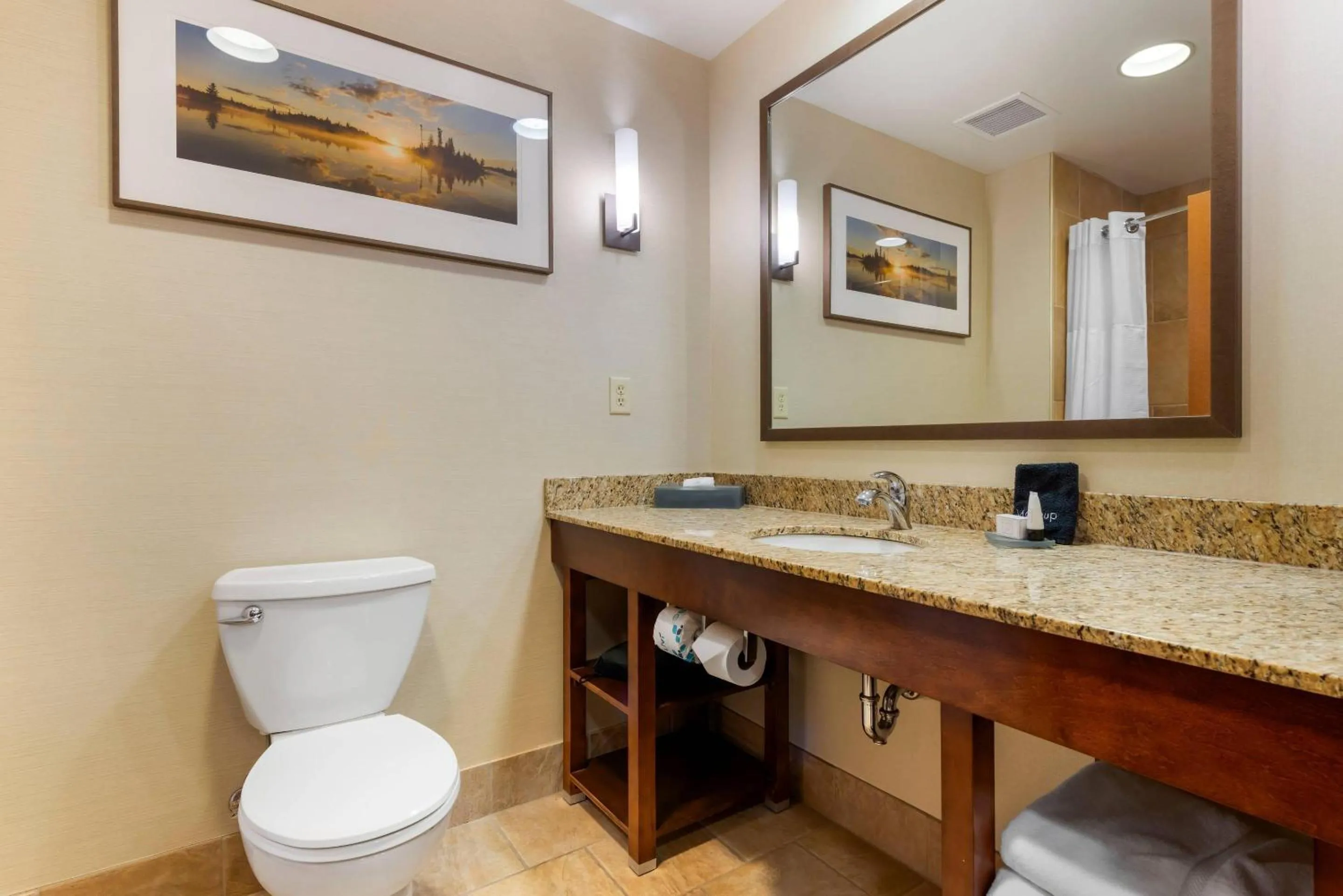 Bedroom in Lift Bridge Lodge, an Ascend Collection Hotel