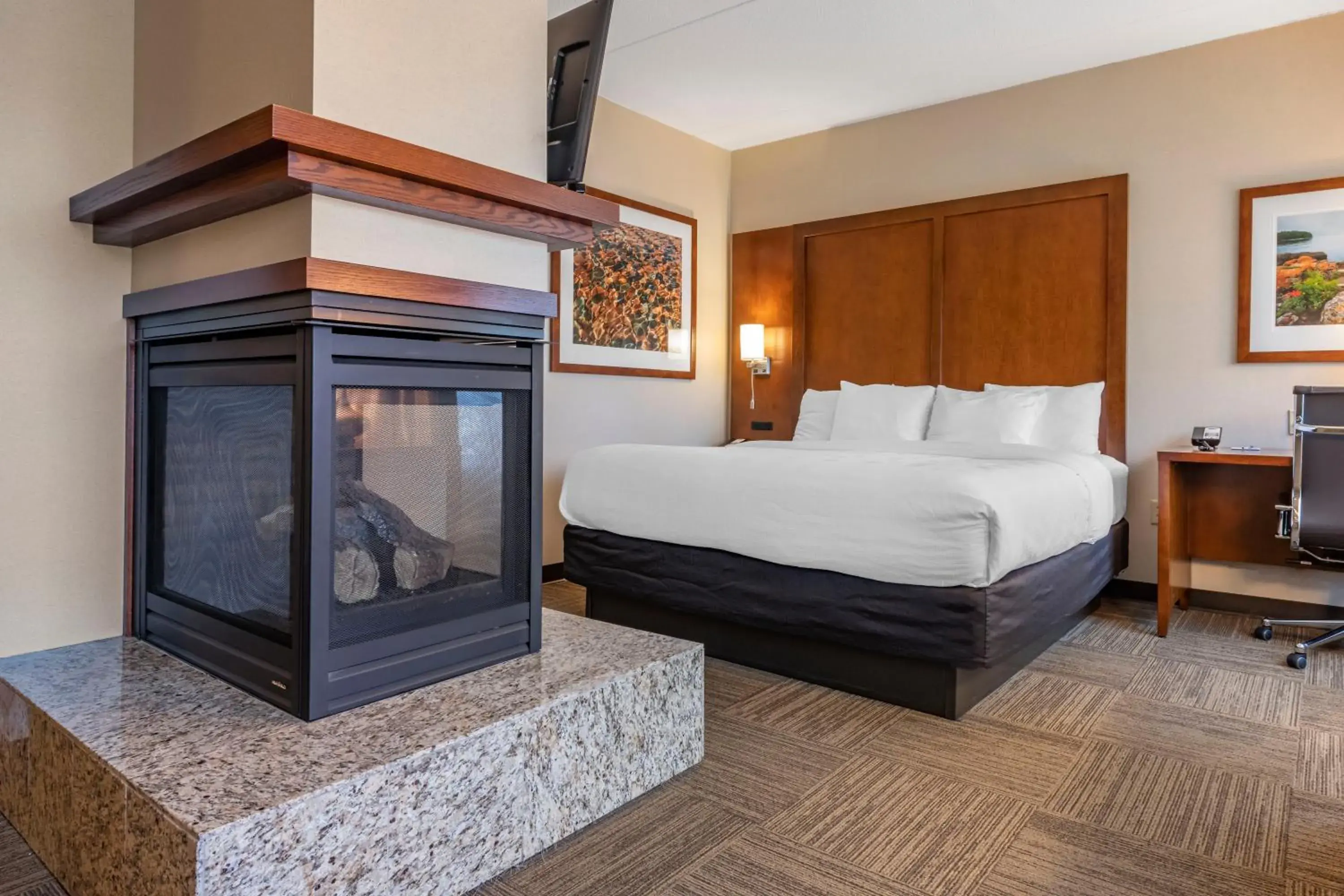 Superior King Suite with Bridge View - Non-Smoking in Lift Bridge Lodge, an Ascend Collection Hotel Superior King Suite with Bridge View - Non-Smoking in Lift Bridge Lodge, an Ascend Collection Hotel