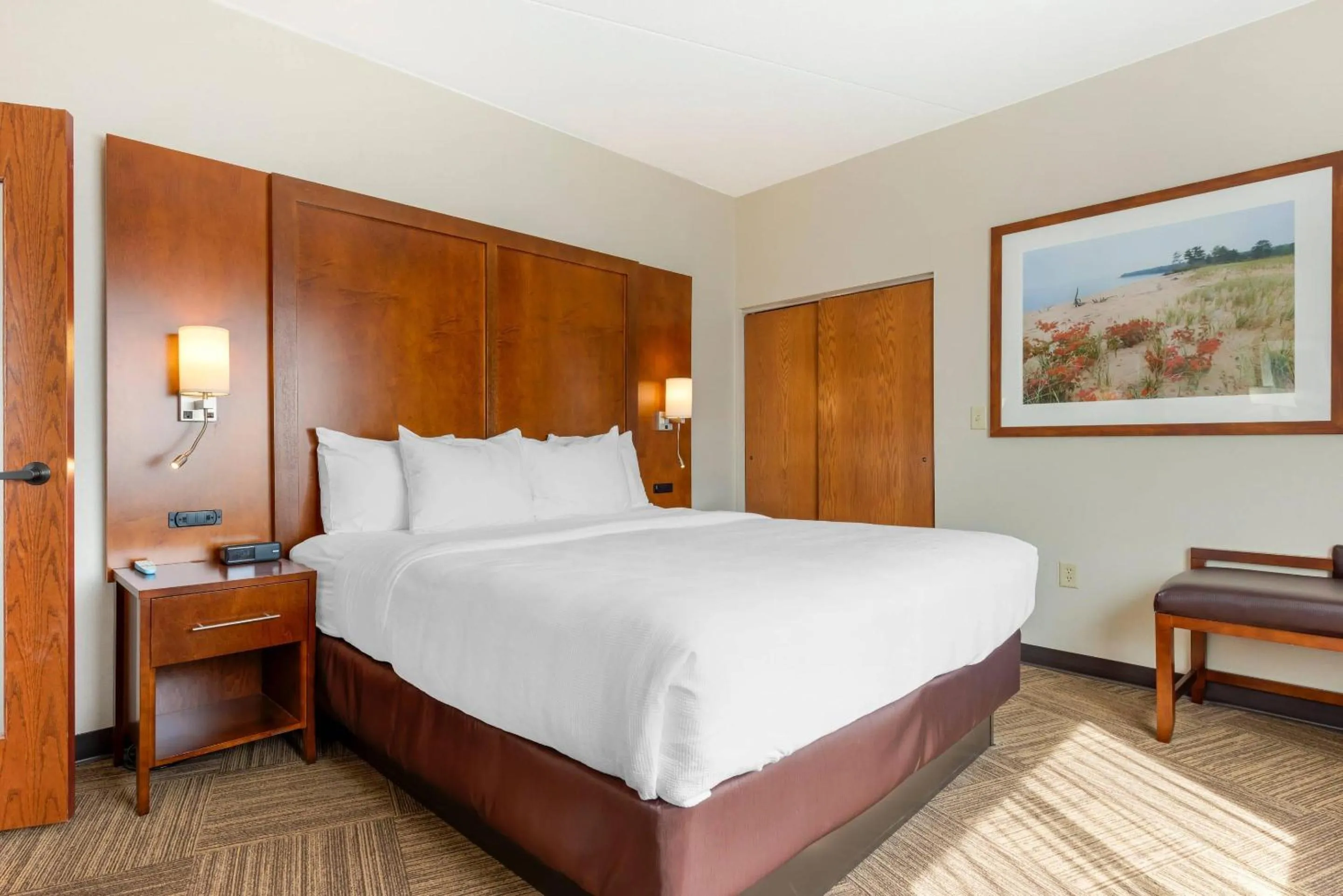 Bedroom, Bed in Lift Bridge Lodge, an Ascend Collection Hotel
