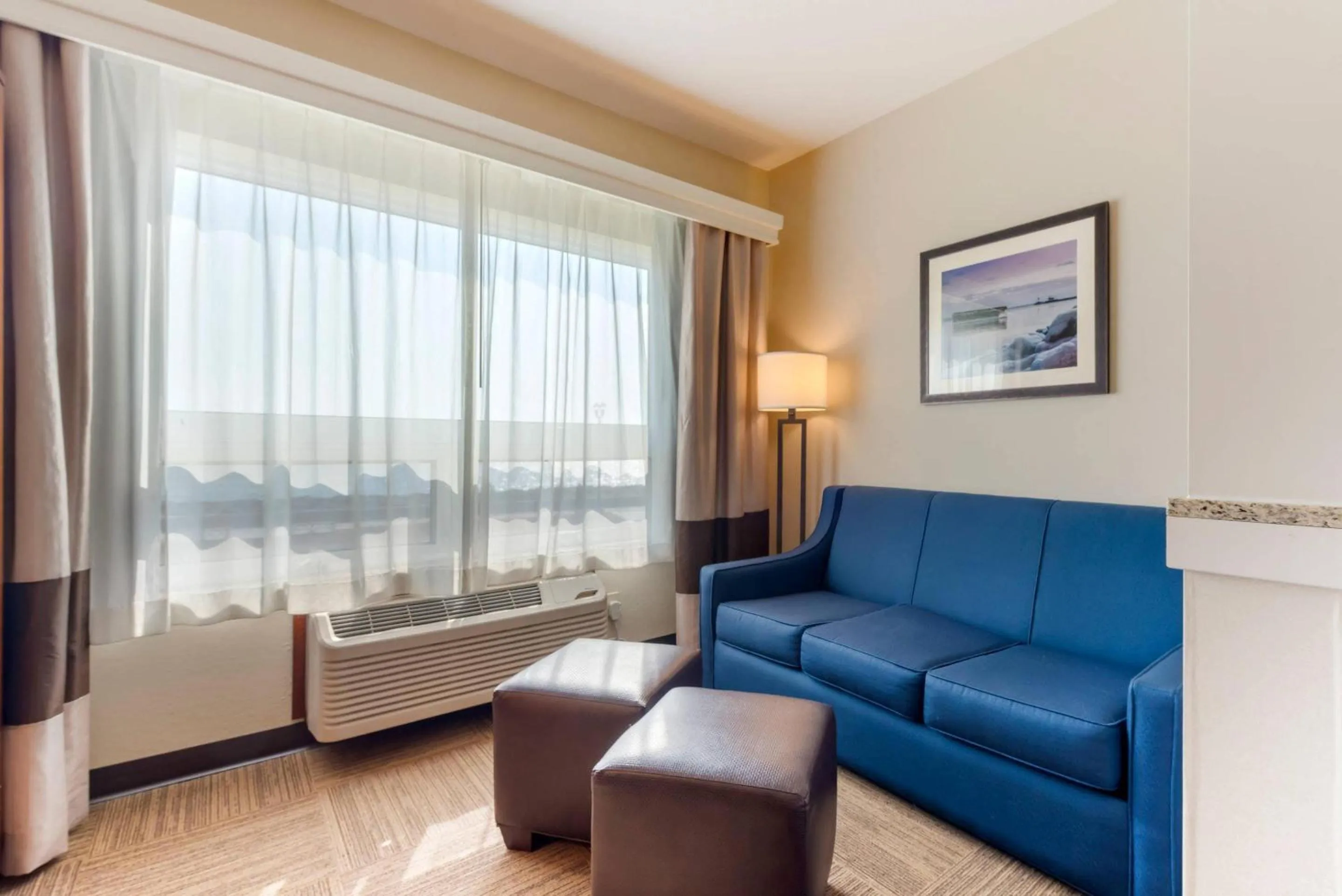 Bedroom in Lift Bridge Lodge, an Ascend Collection Hotel