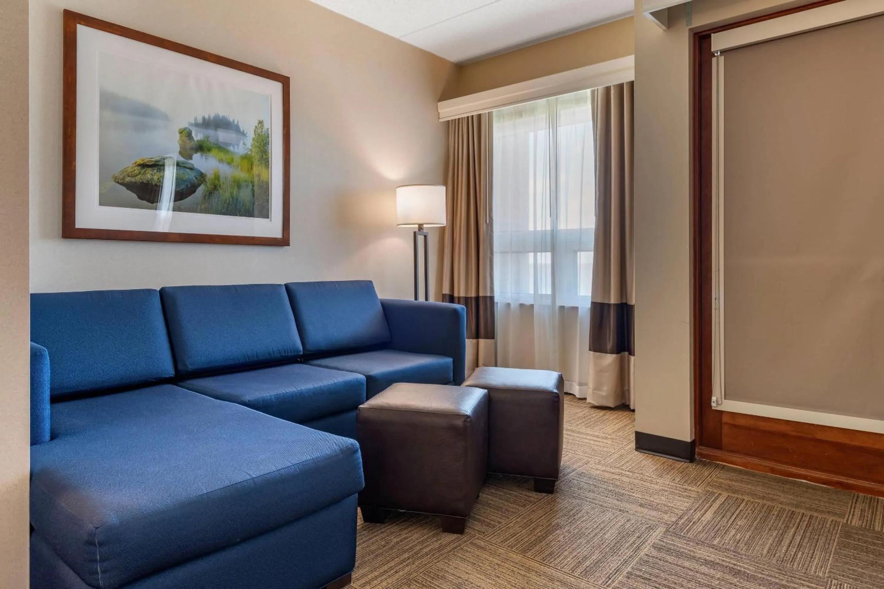 Bedroom in Lift Bridge Lodge, an Ascend Collection Hotel