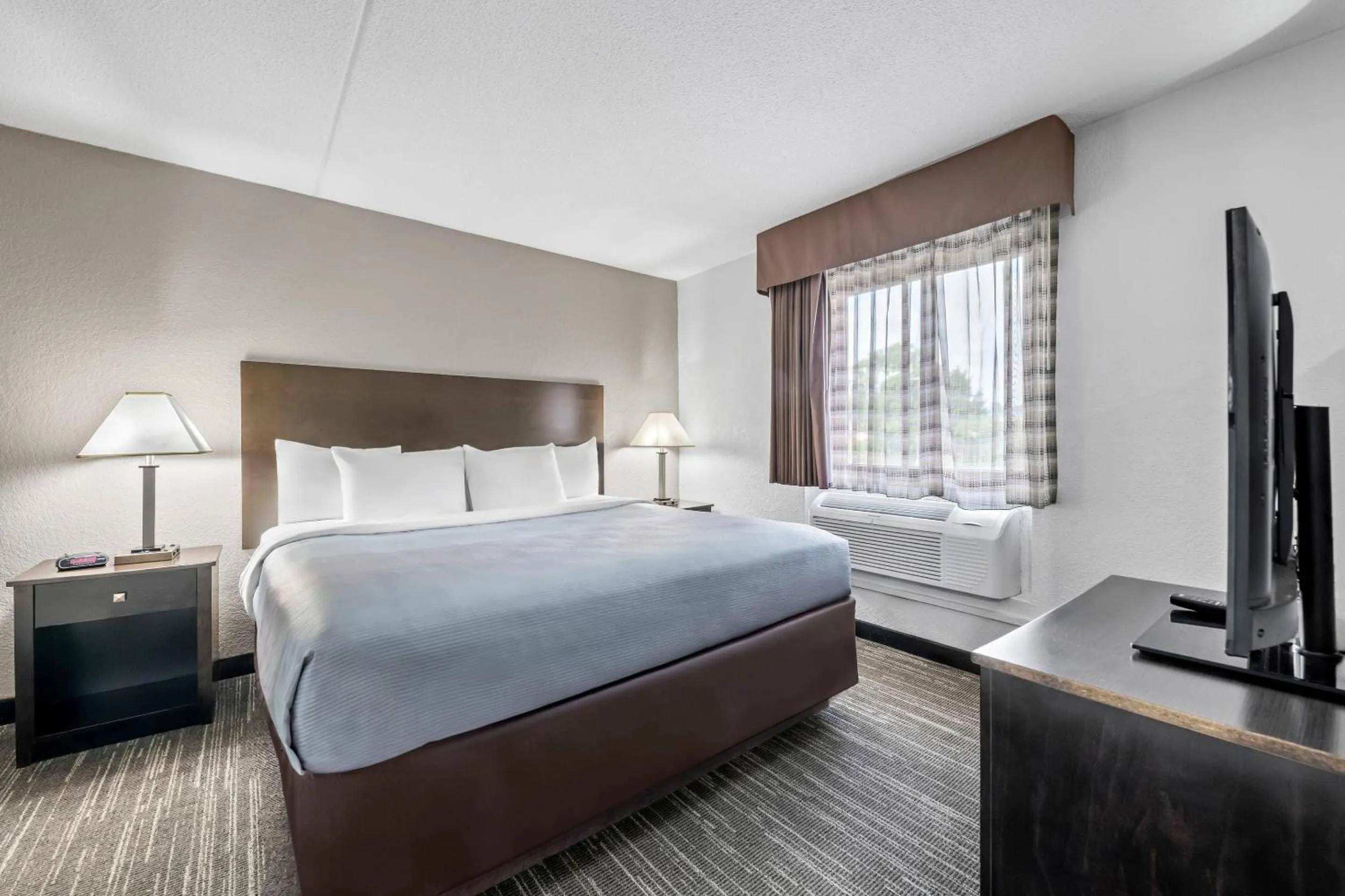 Bedroom, Bed in Quality Inn Savage - Bloomington West