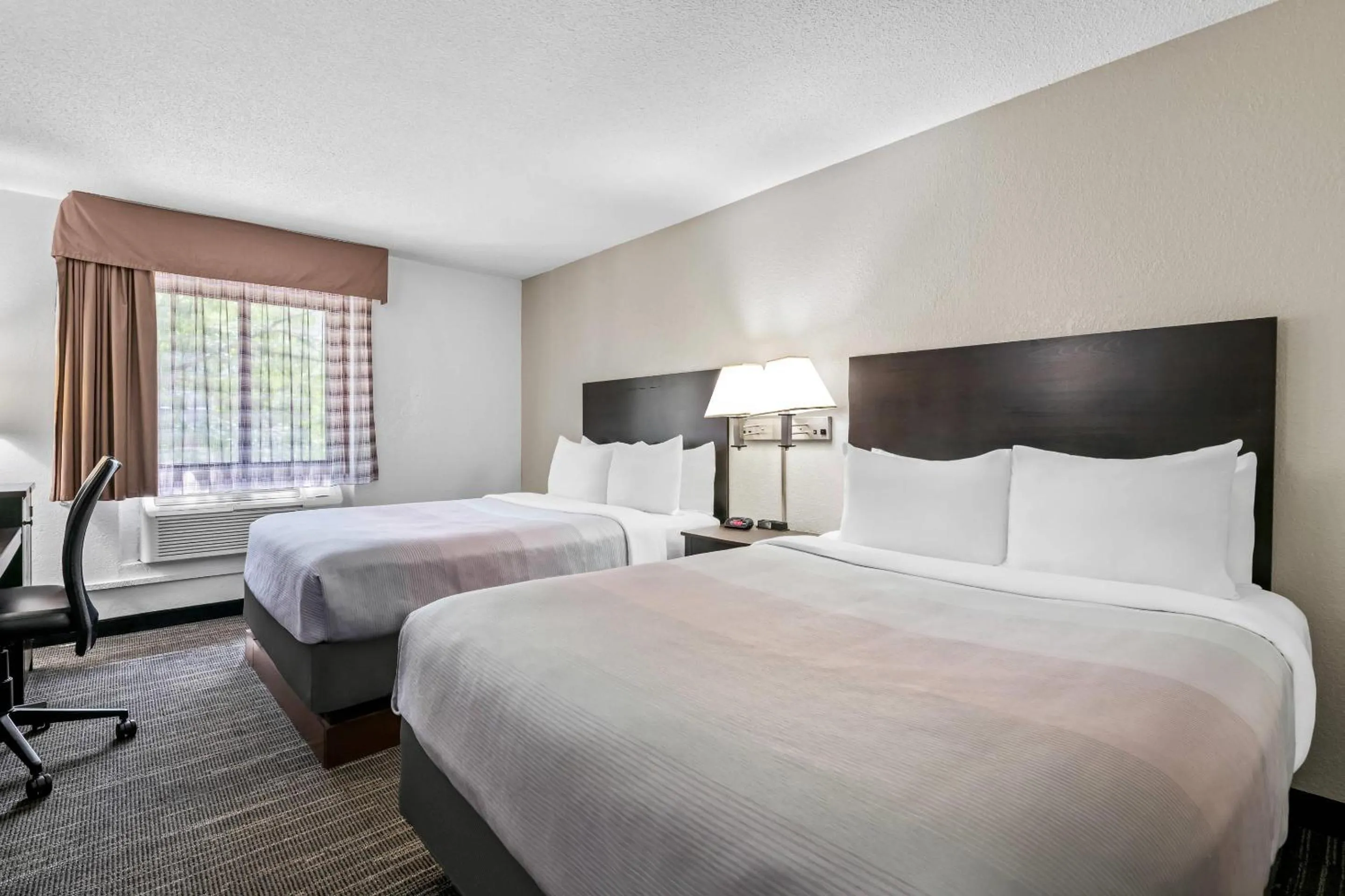 Bedroom, Bed in Quality Inn Savage - Bloomington West