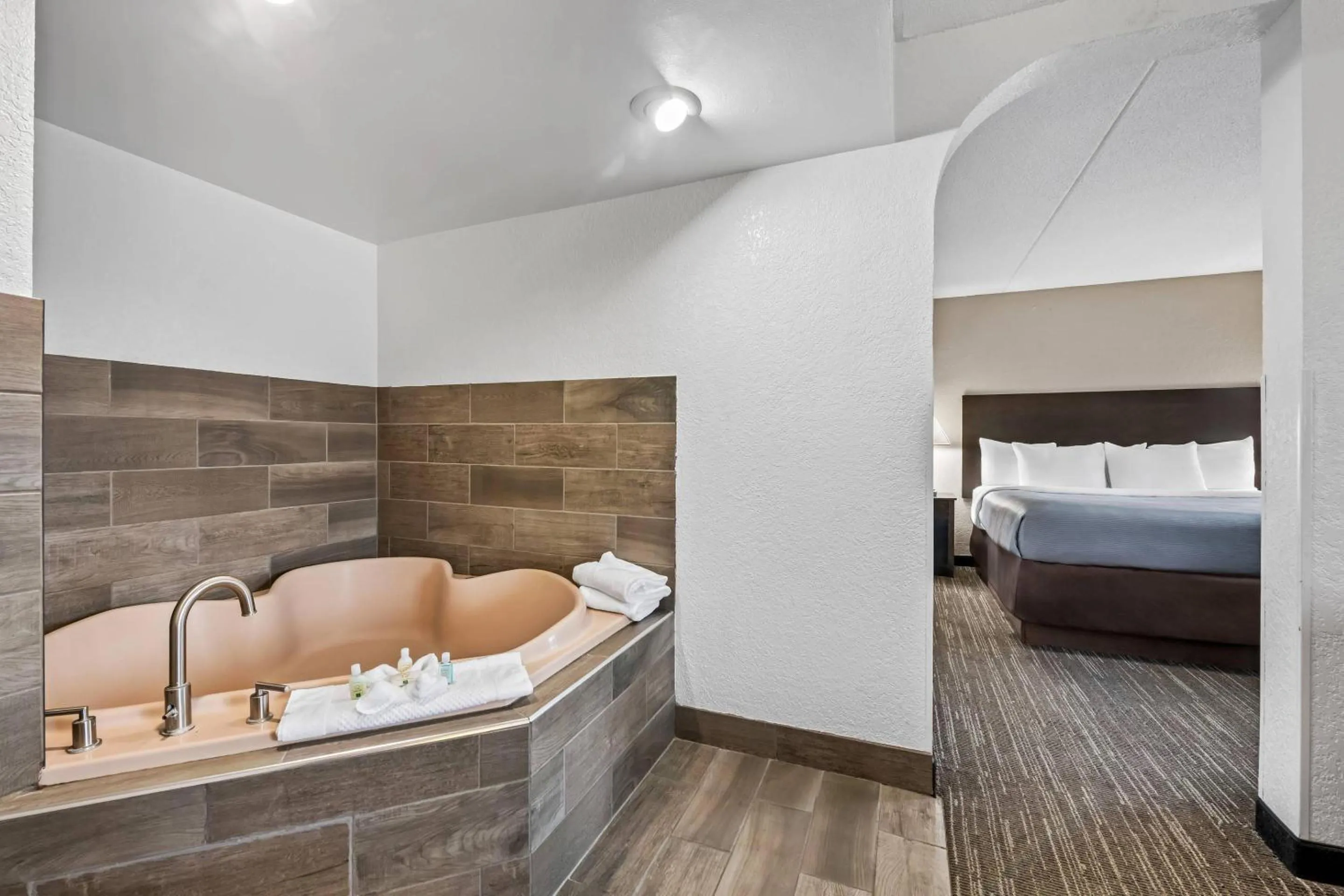 Bedroom, Bed in Quality Inn Savage - Bloomington West