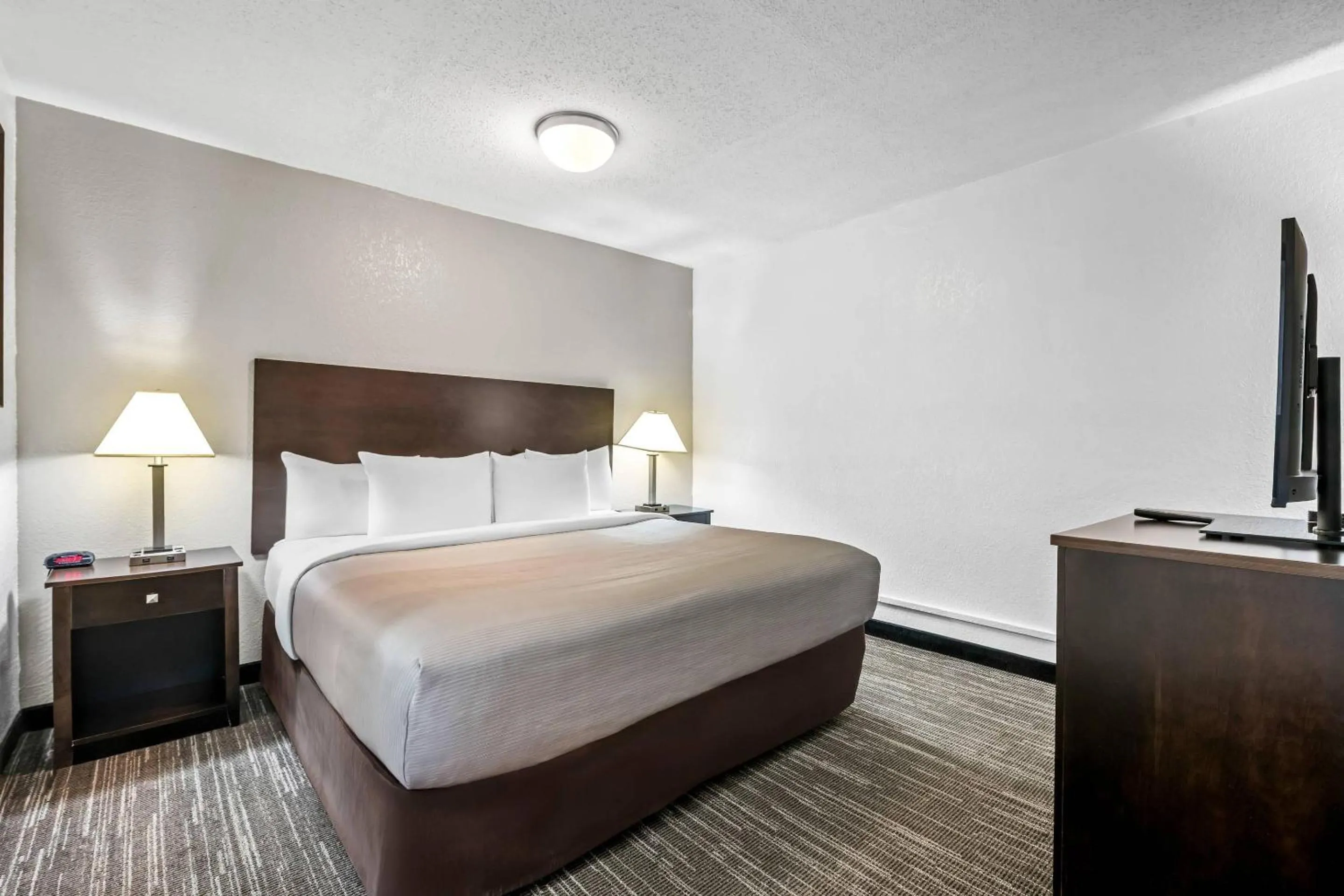 Bedroom, Bed in Quality Inn Savage - Bloomington West