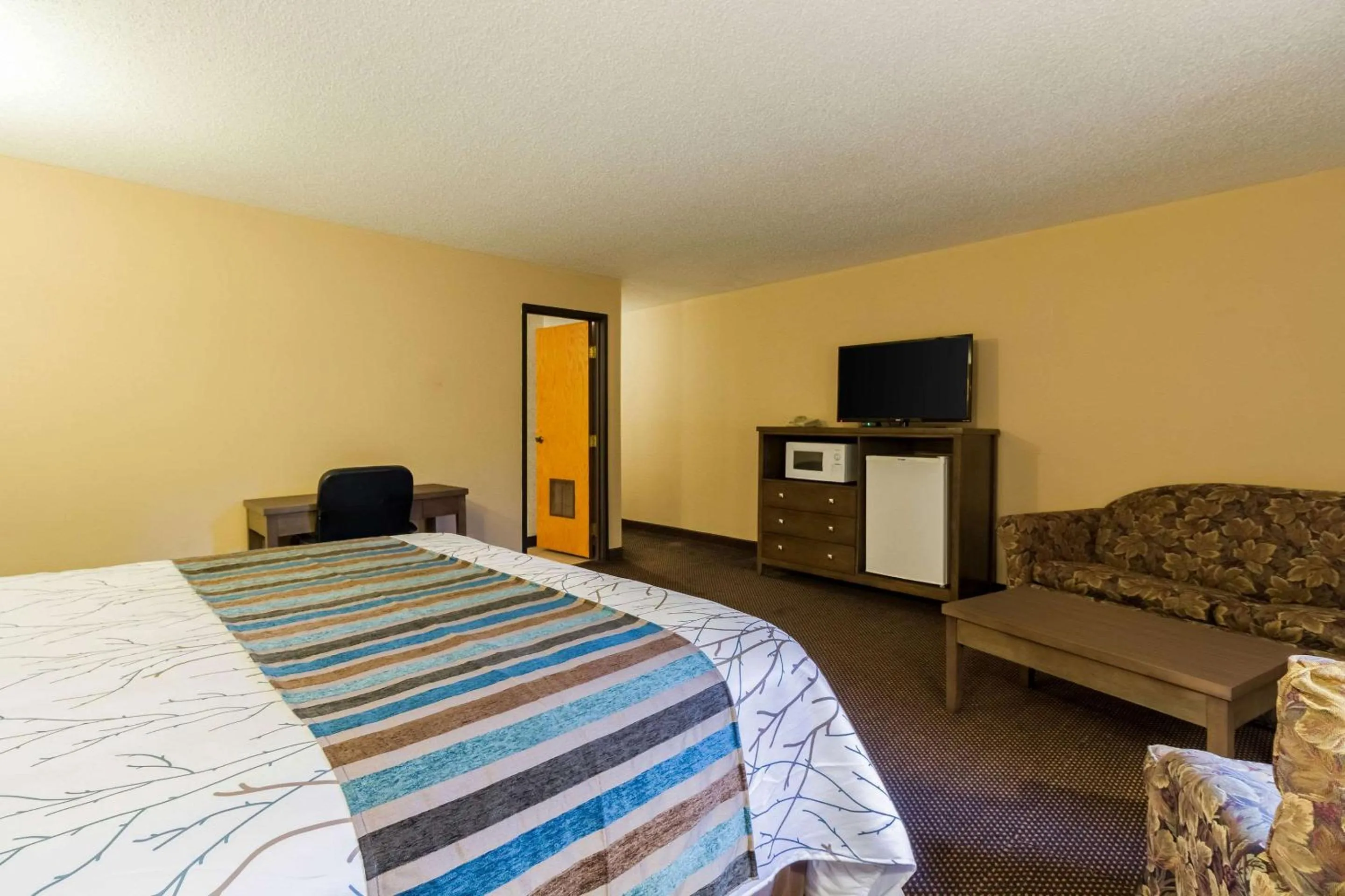 Bedroom, Bed in Rodeway Inn