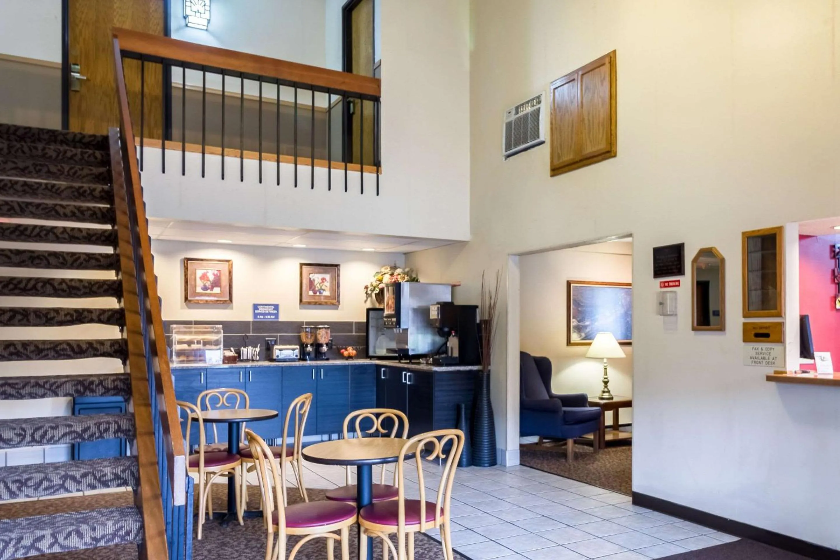 Lobby or reception in Rodeway Inn