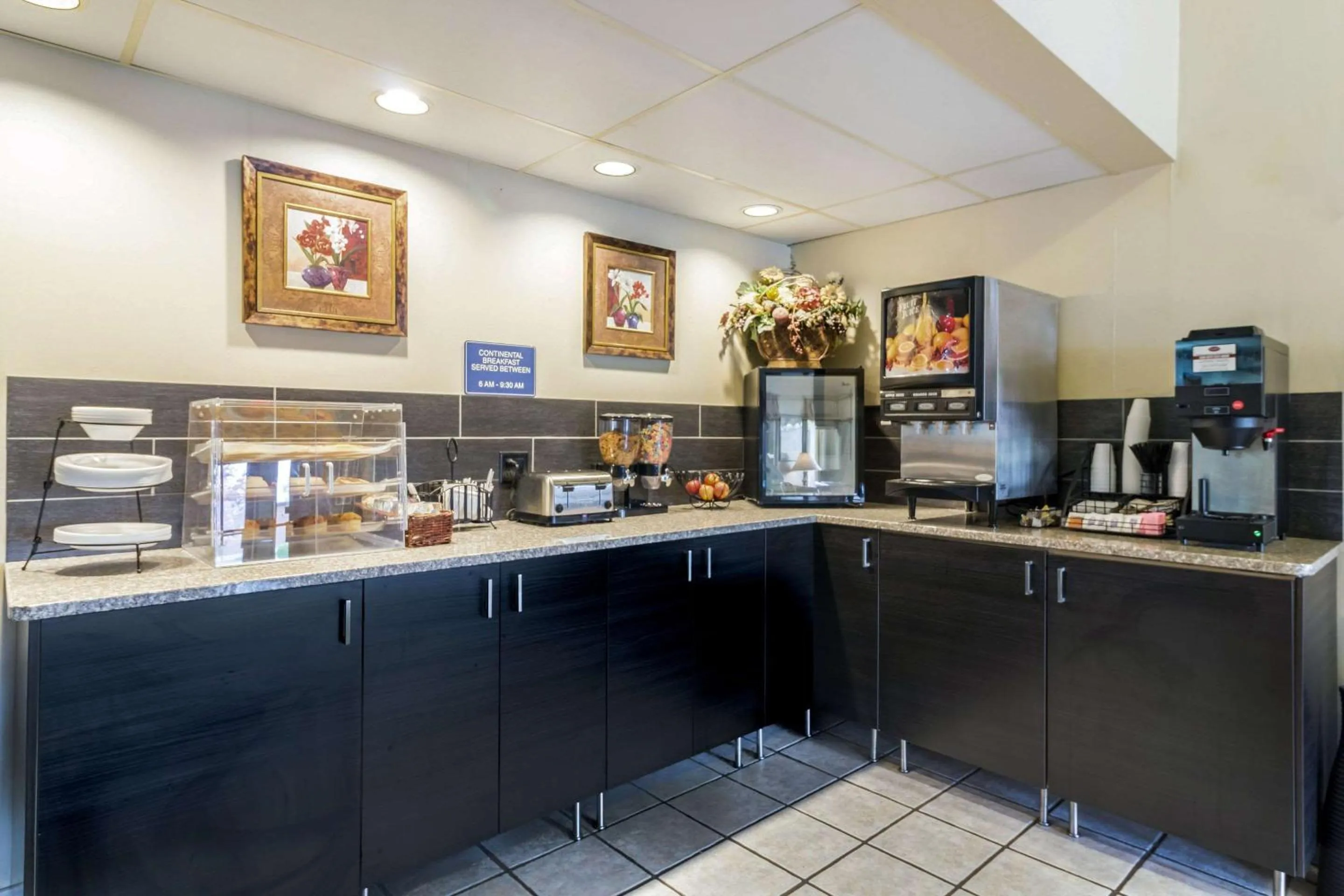 Breakfast in Rodeway Inn