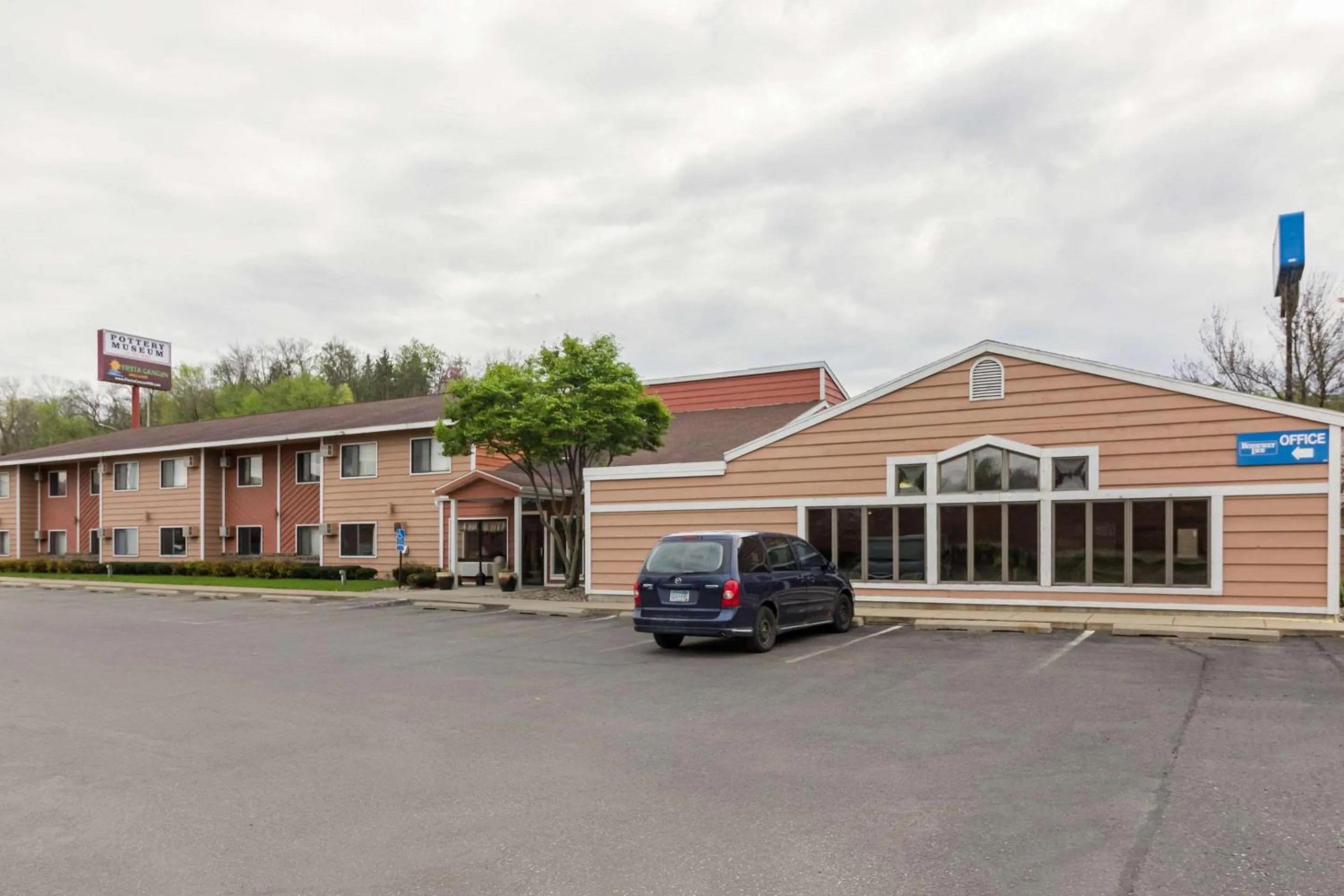 Property building in Rodeway Inn