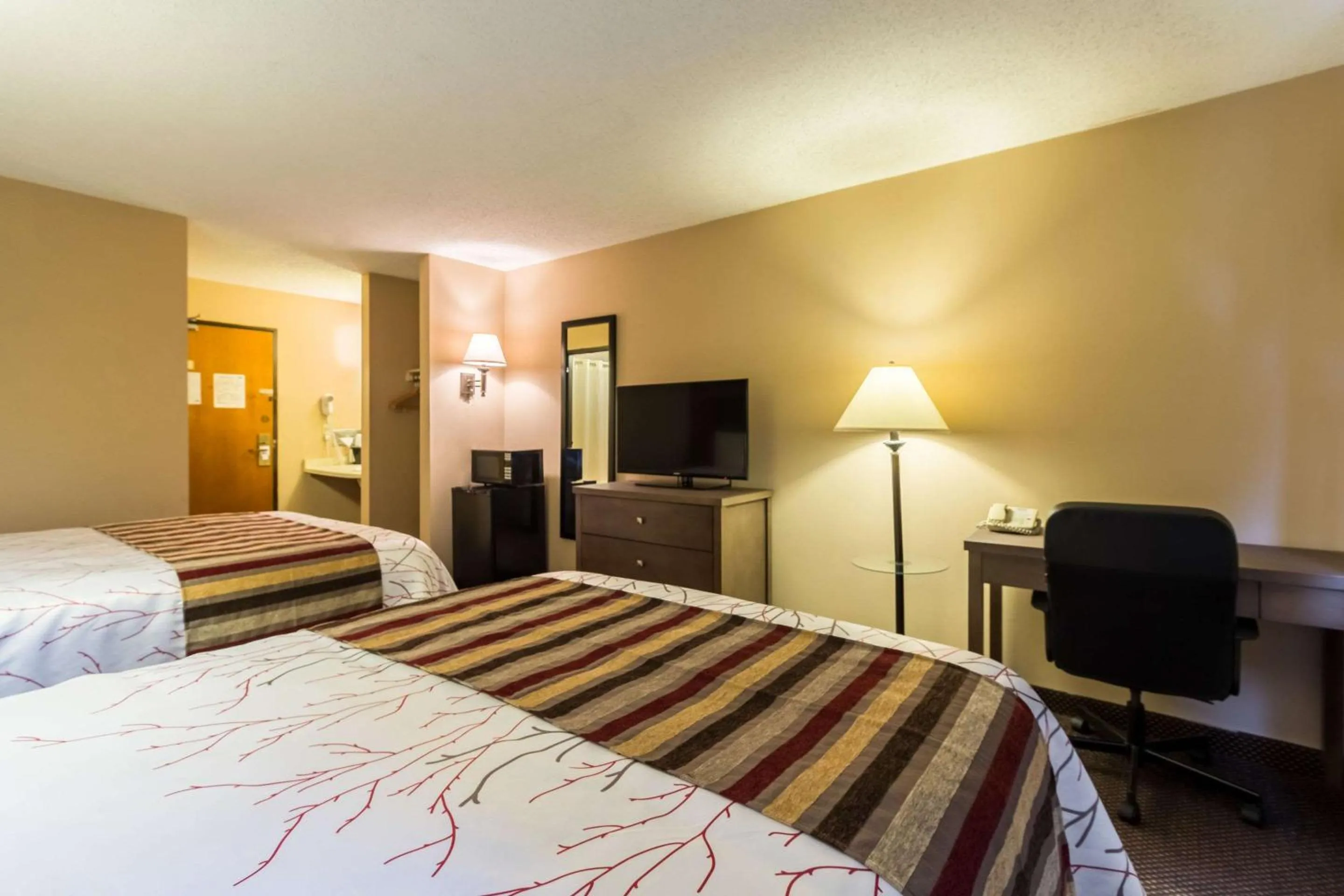 Bedroom, Bed in Rodeway Inn