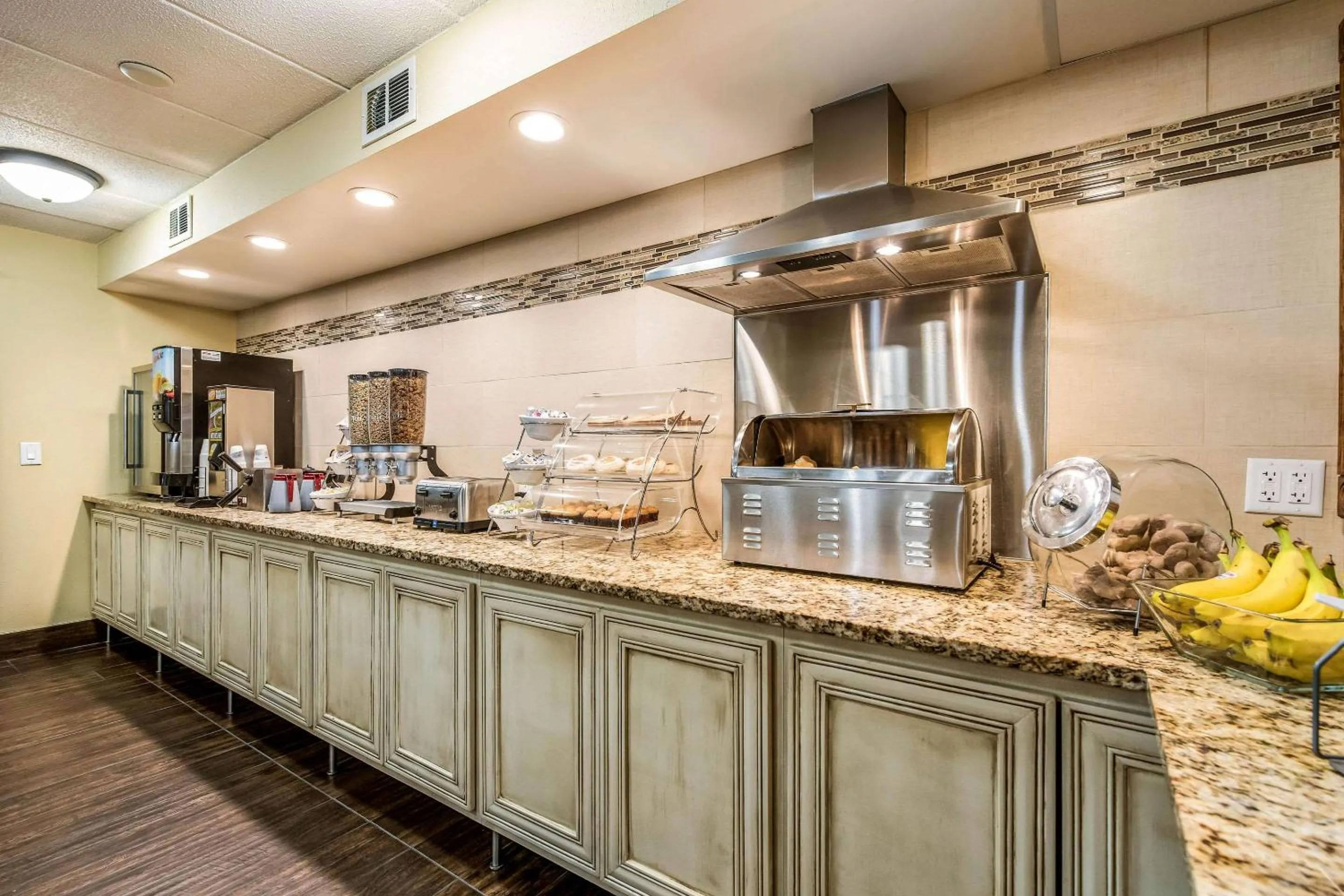 Restaurant/places to eat in Econo Lodge Mayo Clinic Area