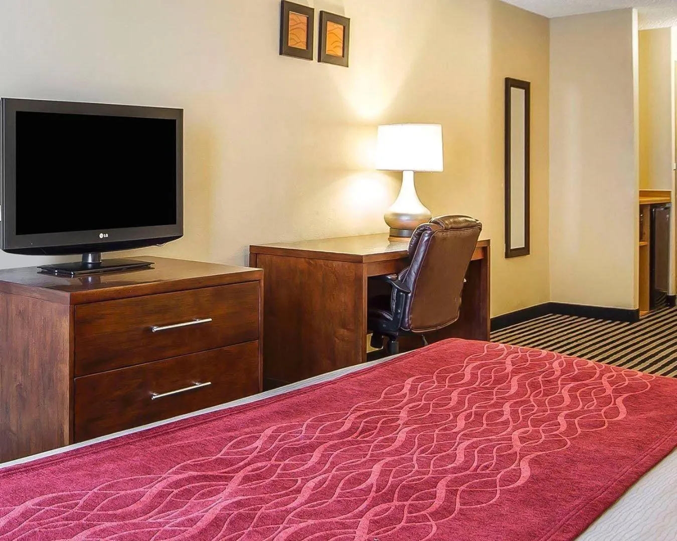 Bedroom, Bed in Comfort Inn Owatonna near Medical Center