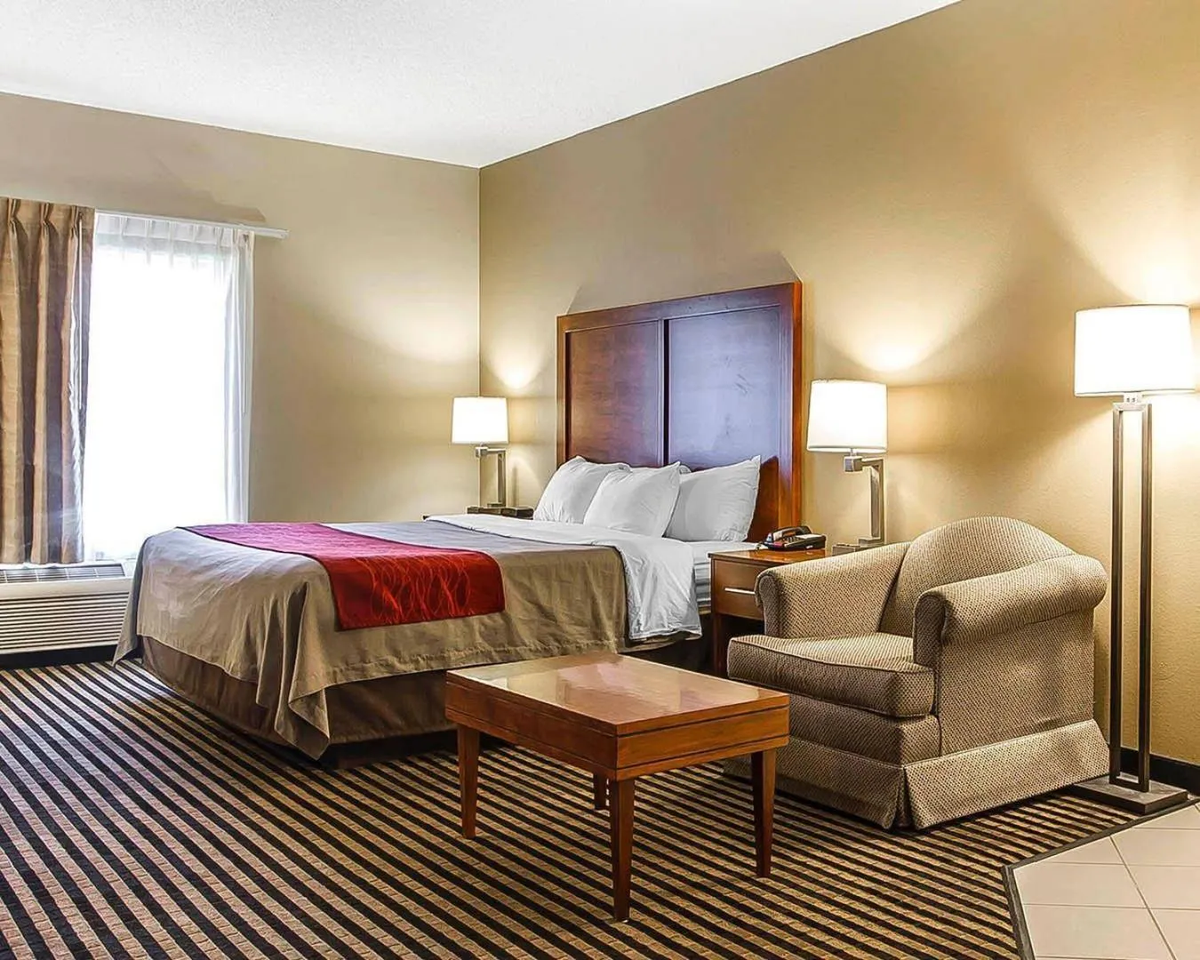 Bedroom, Bed in Comfort Inn Owatonna near Medical Center