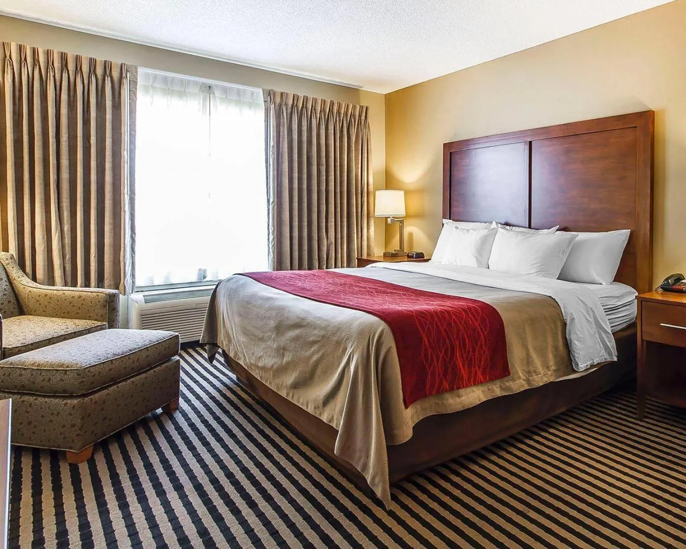 Bedroom, Bed in Comfort Inn Owatonna near Medical Center