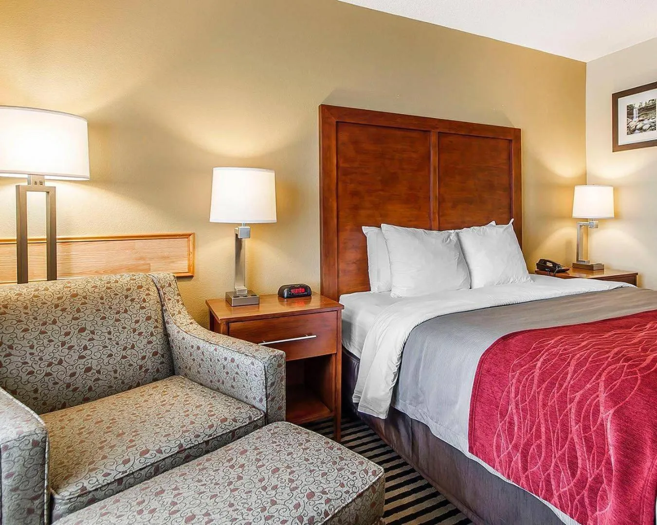 Bedroom, Bed in Comfort Inn Owatonna near Medical Center