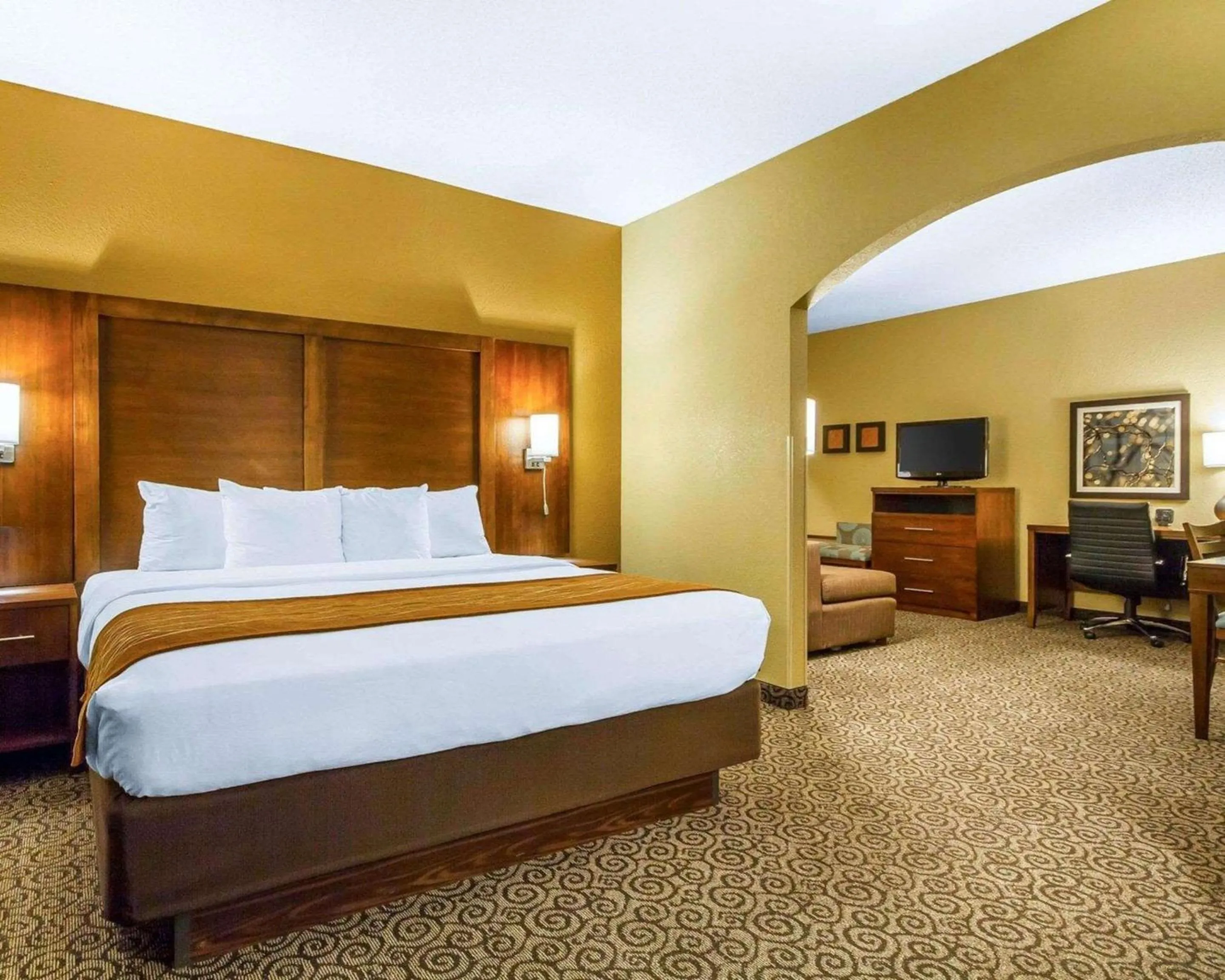 Bedroom, Bed in Comfort Suites Ramsey