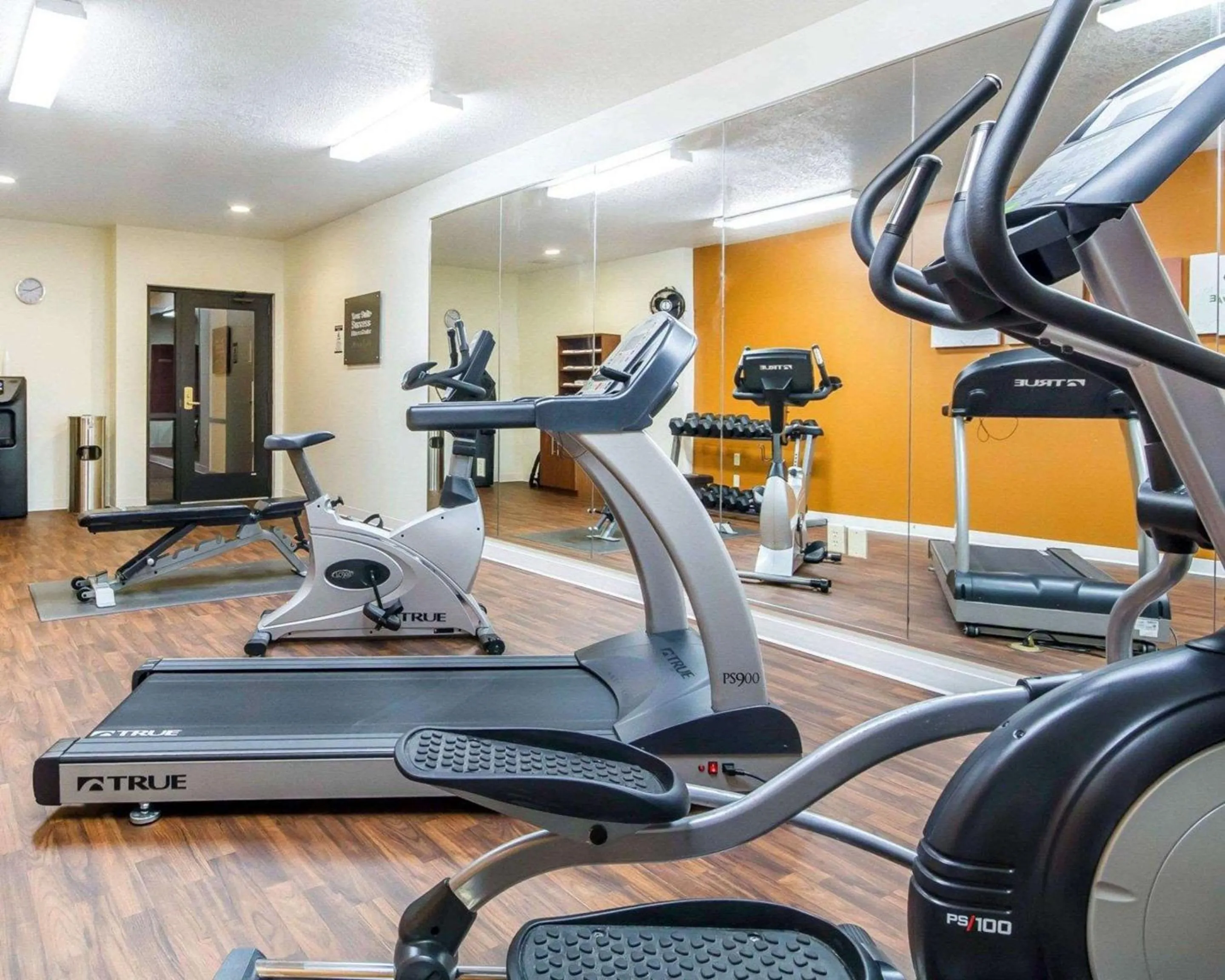 Fitness centre/facilities in Comfort Suites Ramsey