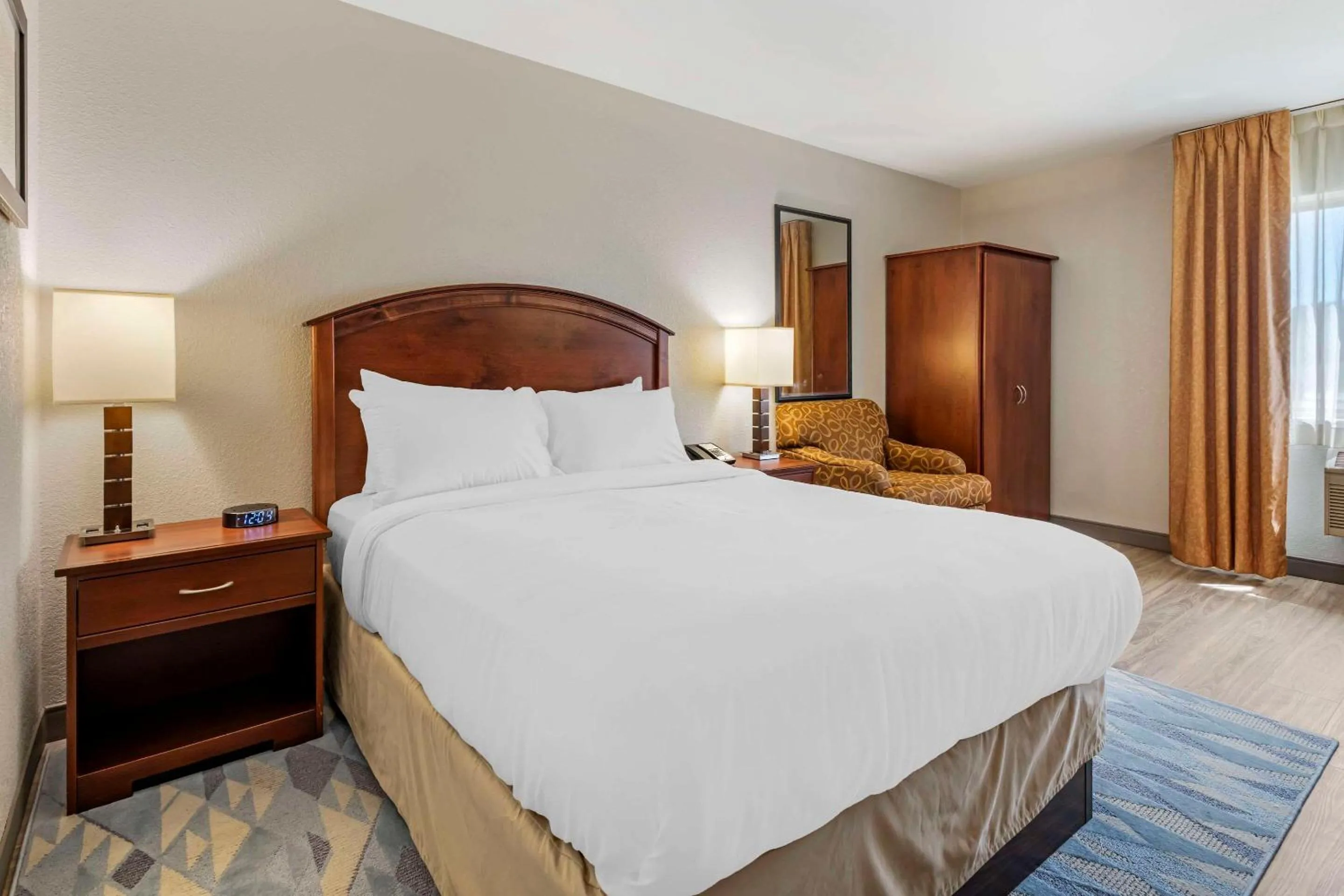 Bedroom, Bed in Comfort Inn Albert Lea at Trails Travel Center