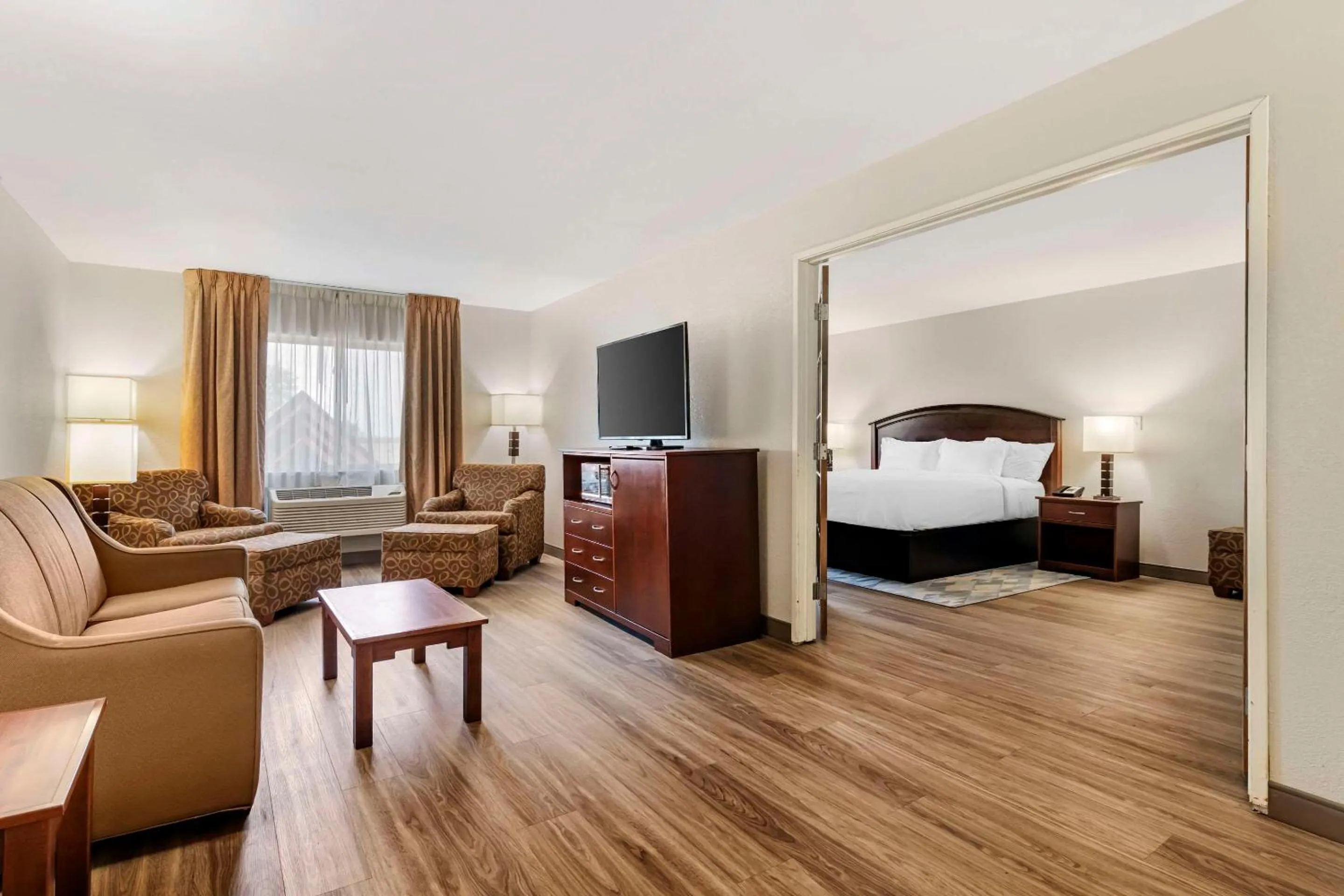 Bedroom, Bed in Comfort Inn Albert Lea at Trails Travel Center