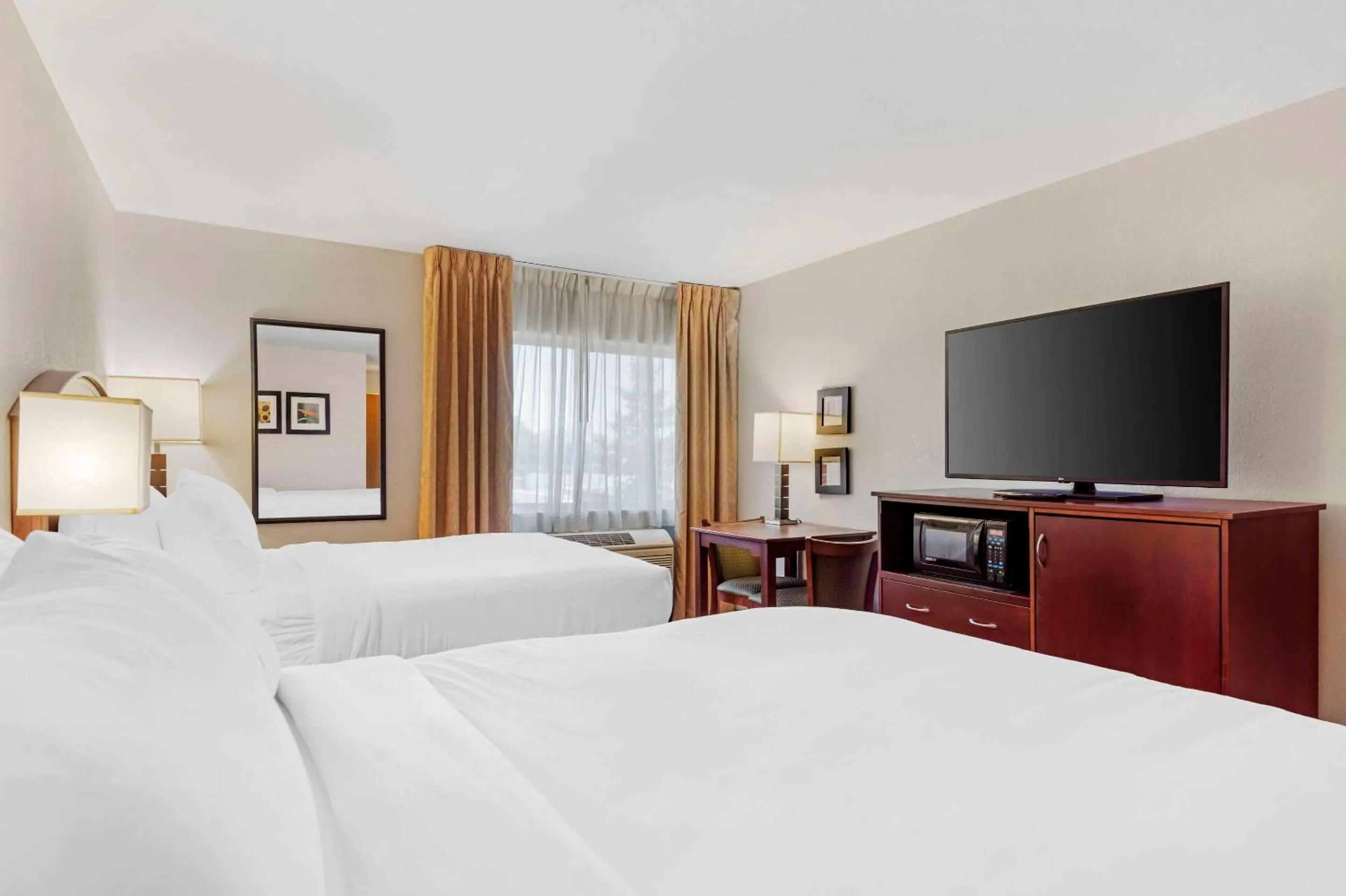 Bedroom, Bed in Comfort Inn Albert Lea at Trails Travel Center