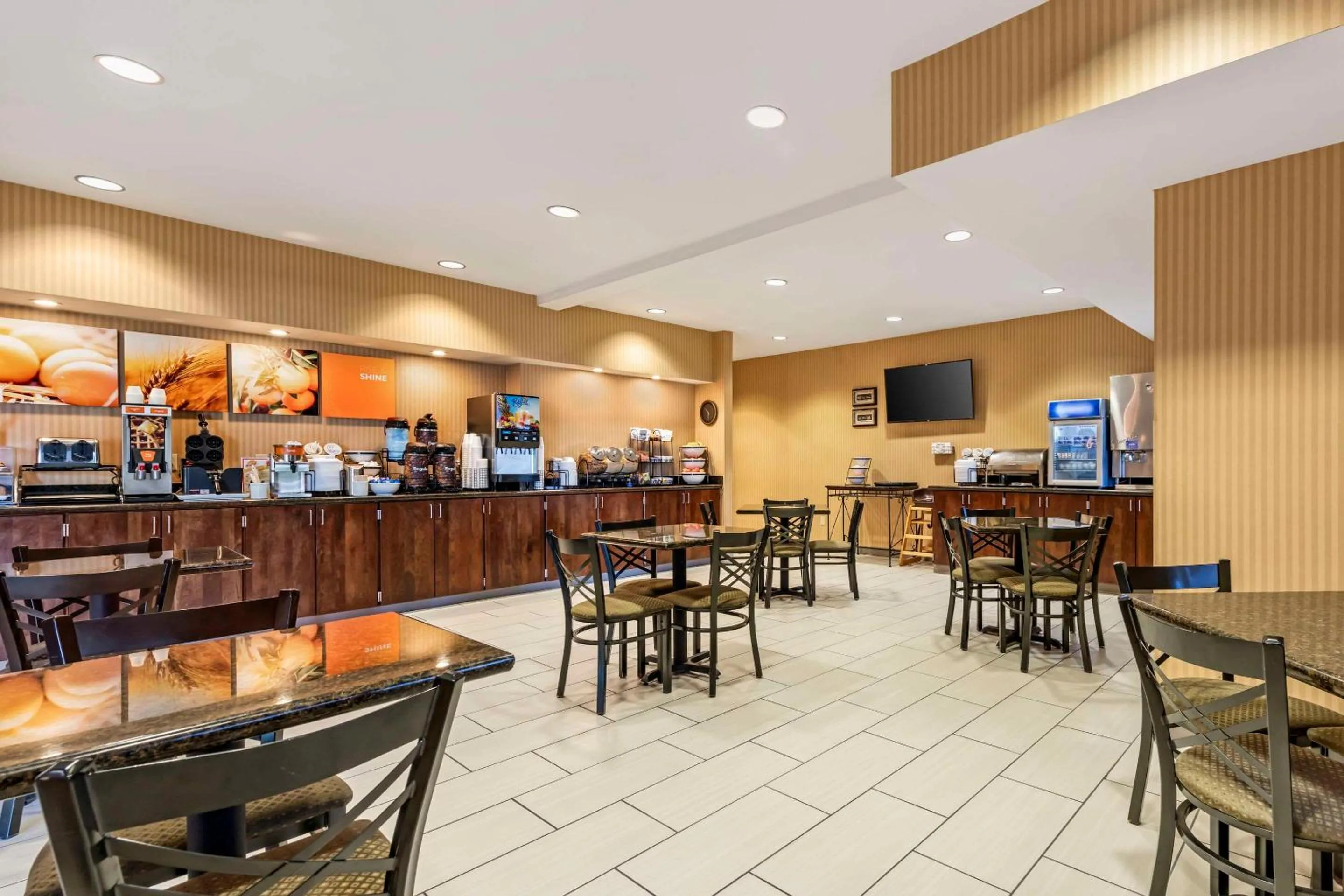Breakfast in Comfort Inn Albert Lea at Trails Travel Center