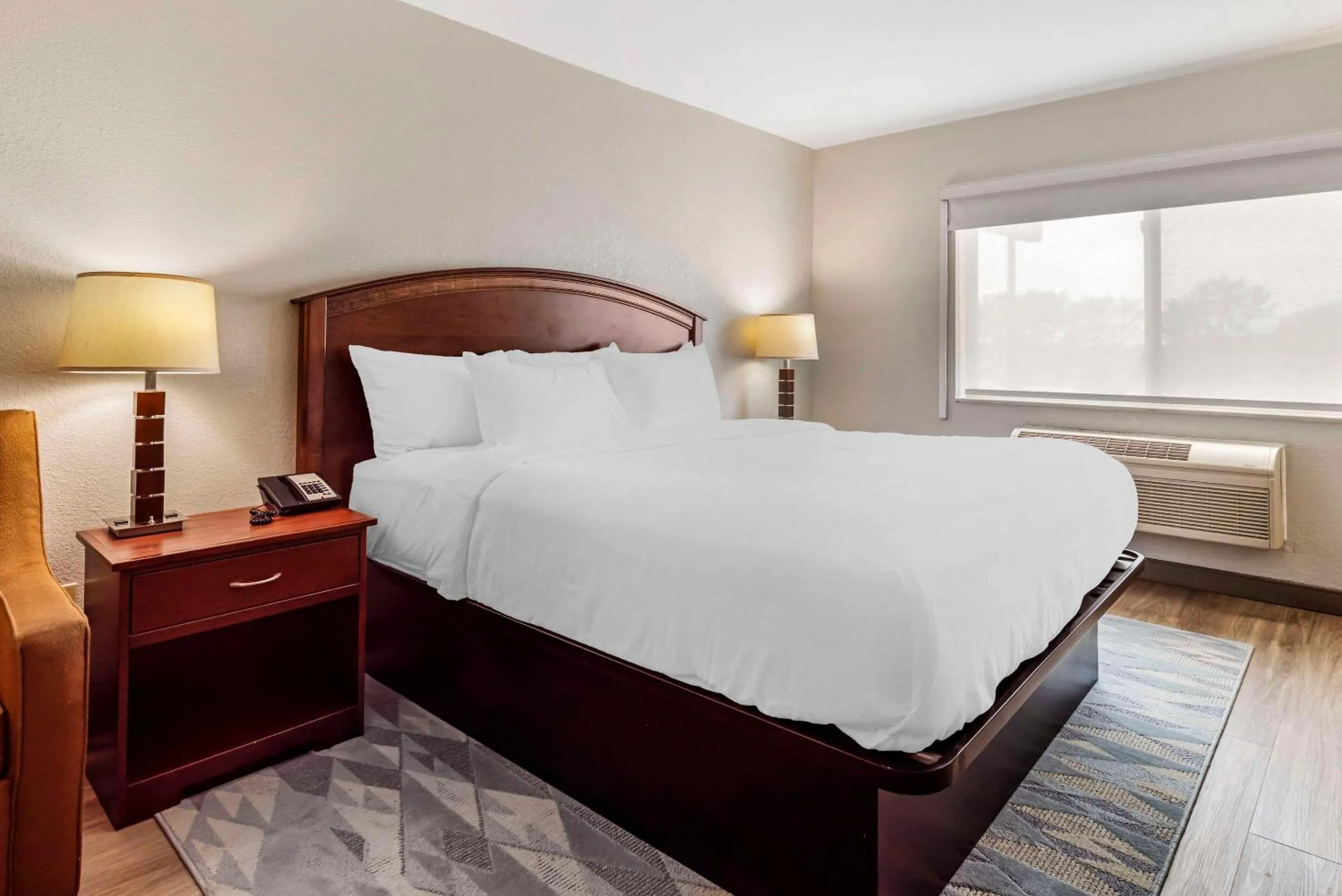 Bedroom, Bed in Comfort Inn Albert Lea at Trails Travel Center
