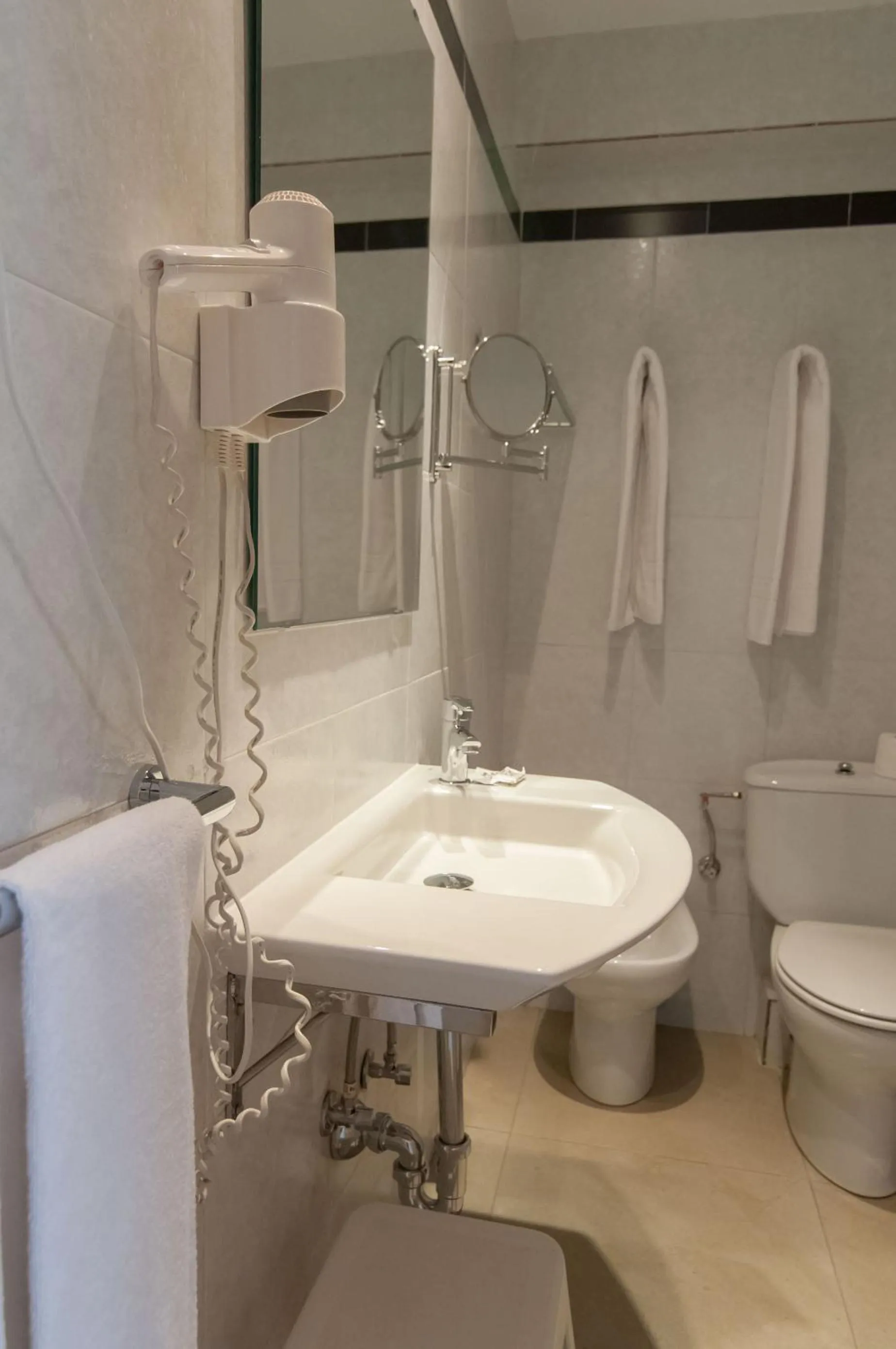 Bathroom in Hotel San Luis